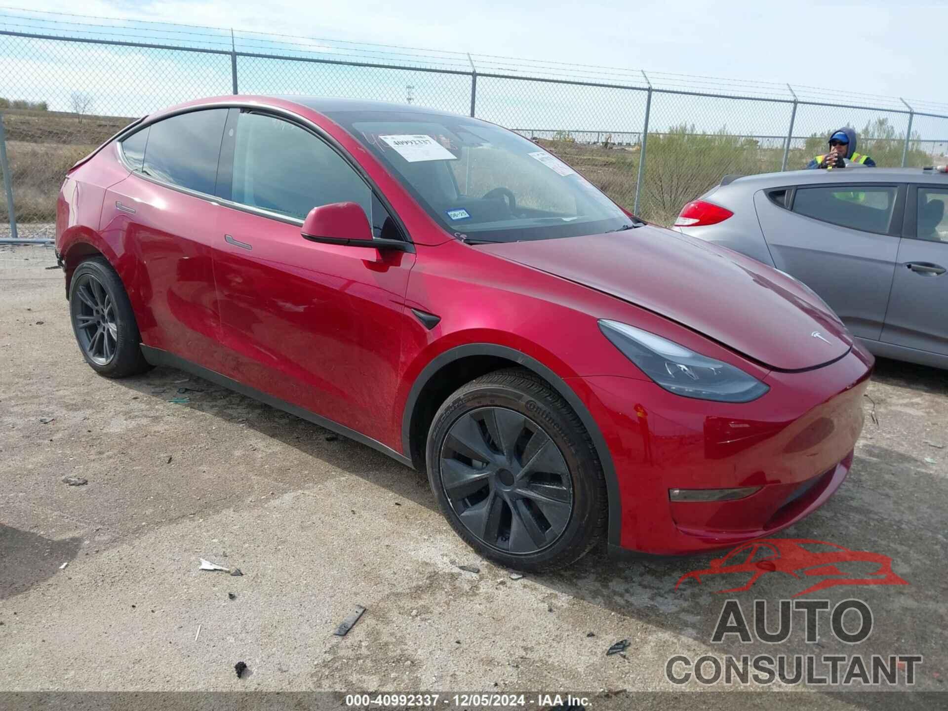 TESLA MODEL Y 2024 - 7SAYGAEE5RF111329