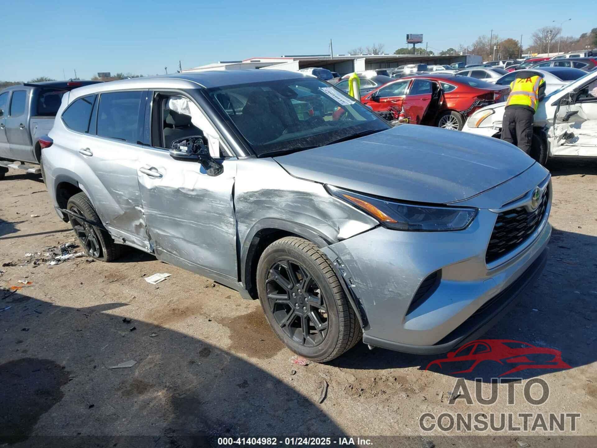 TOYOTA HIGHLANDER 2022 - 5TDCZRAH3NS115739