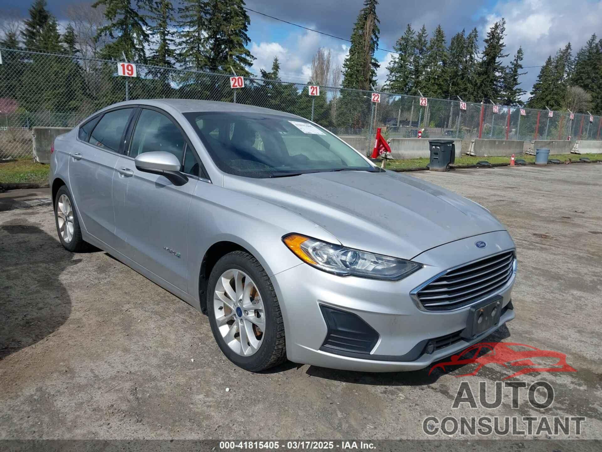 FORD FUSION HYBRID 2019 - 3FA6P0LU8KR235274