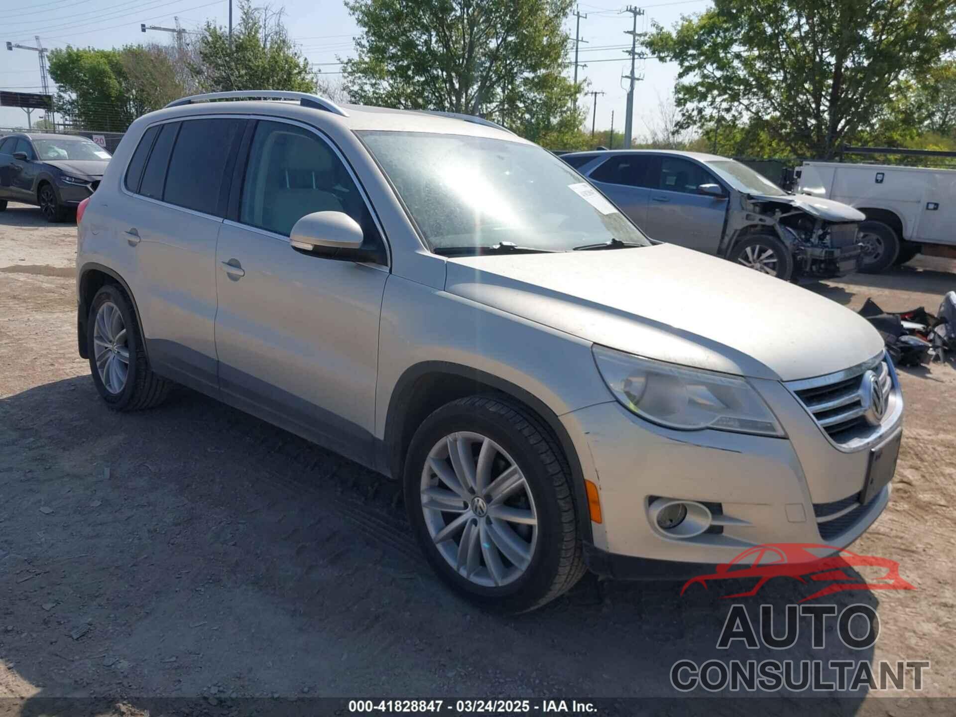 VOLKSWAGEN TIGUAN 2011 - WVGBV7AX9BW524886
