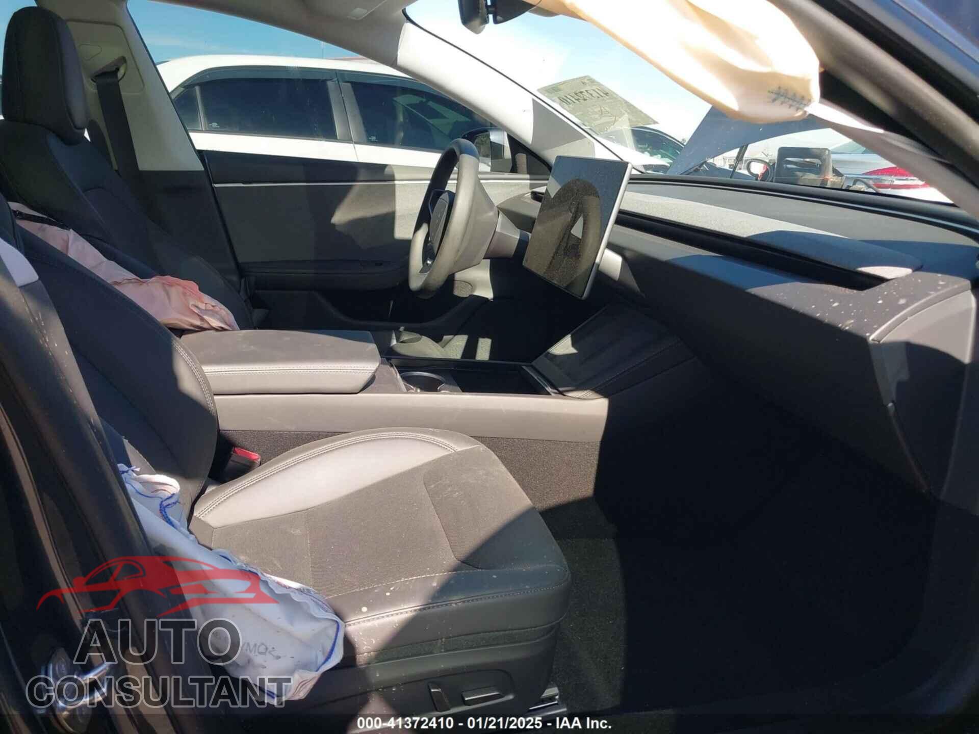 TESLA MODEL 3 2024 - 5YJ3E1EA7RF736647