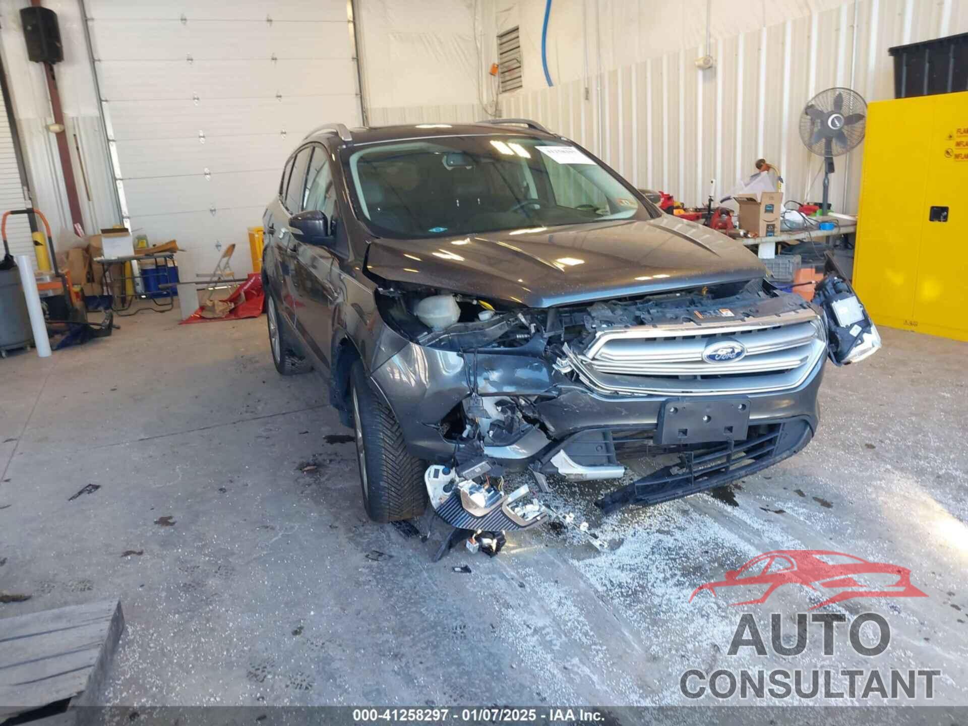 FORD ESCAPE 2017 - 1FMCU9JD8HUD14907