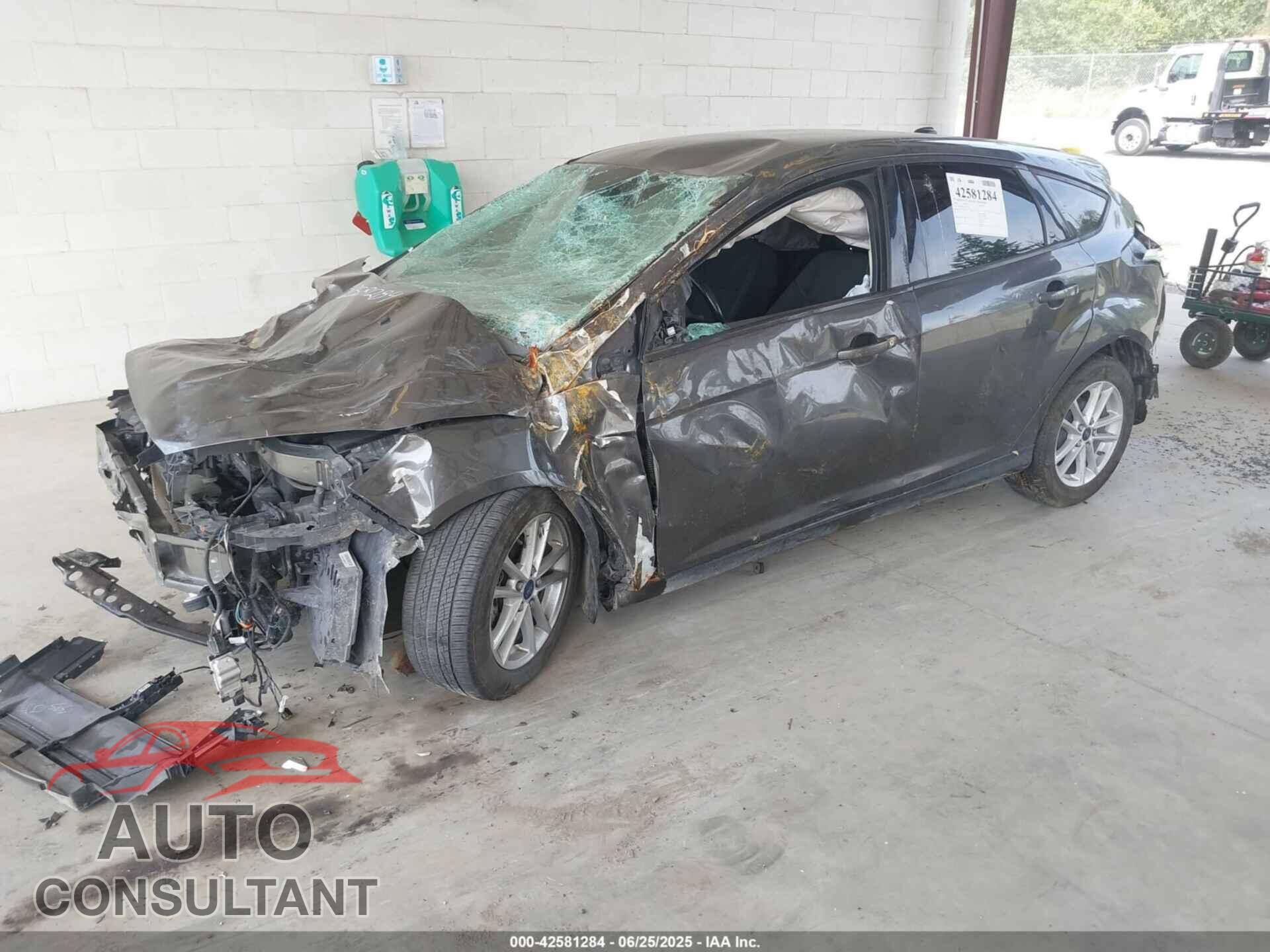 FORD FOCUS 2016 - 1FADP3K2XGL238417