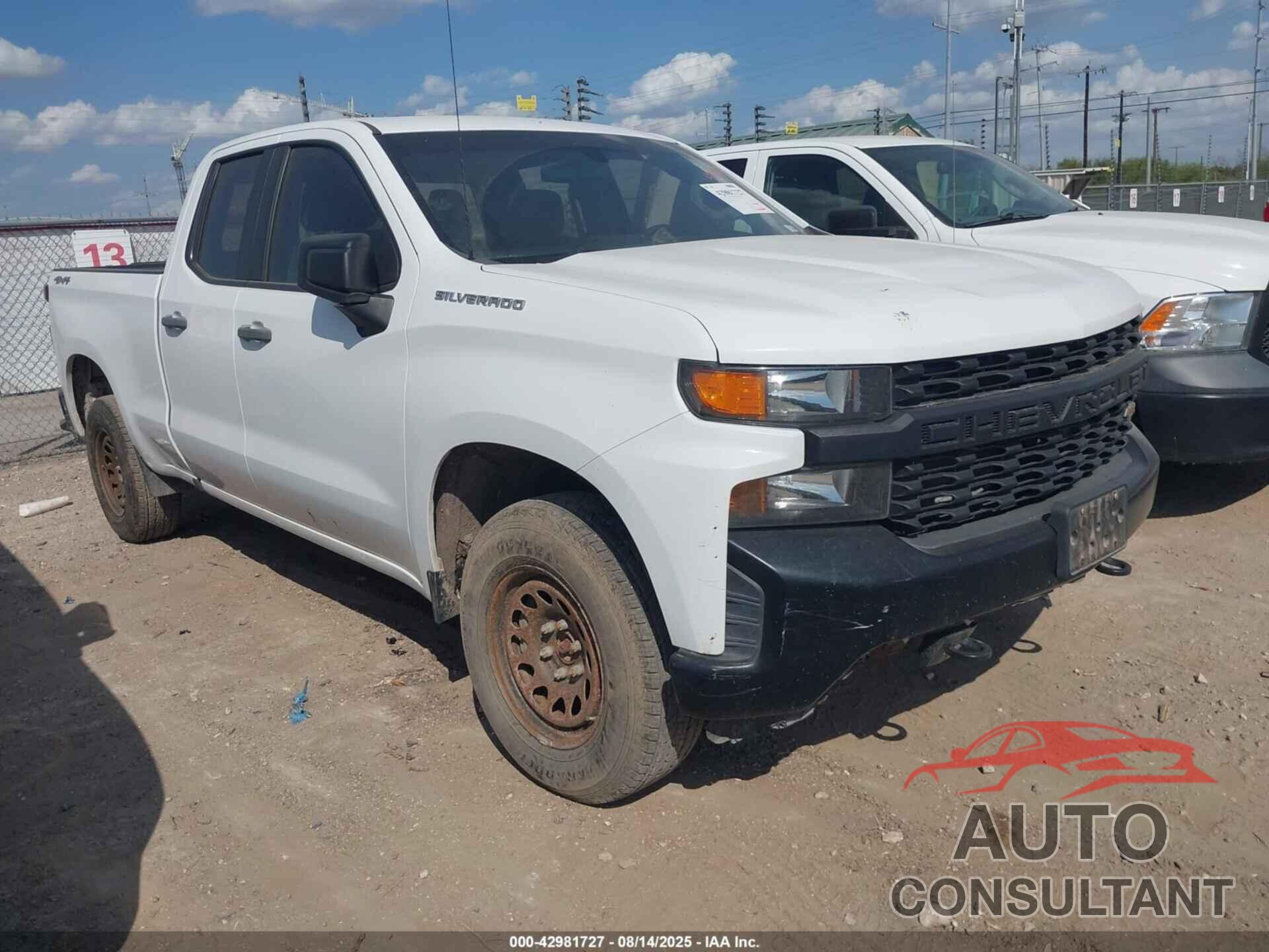 CHEVROLET SILVERADO 1500 2021 - 1GCRYAEF4MZ211030
