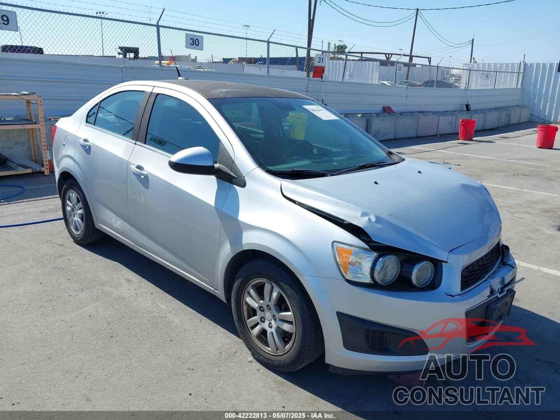 CHEVROLET SONIC 2013 - 1G1JC5SG2D4221626