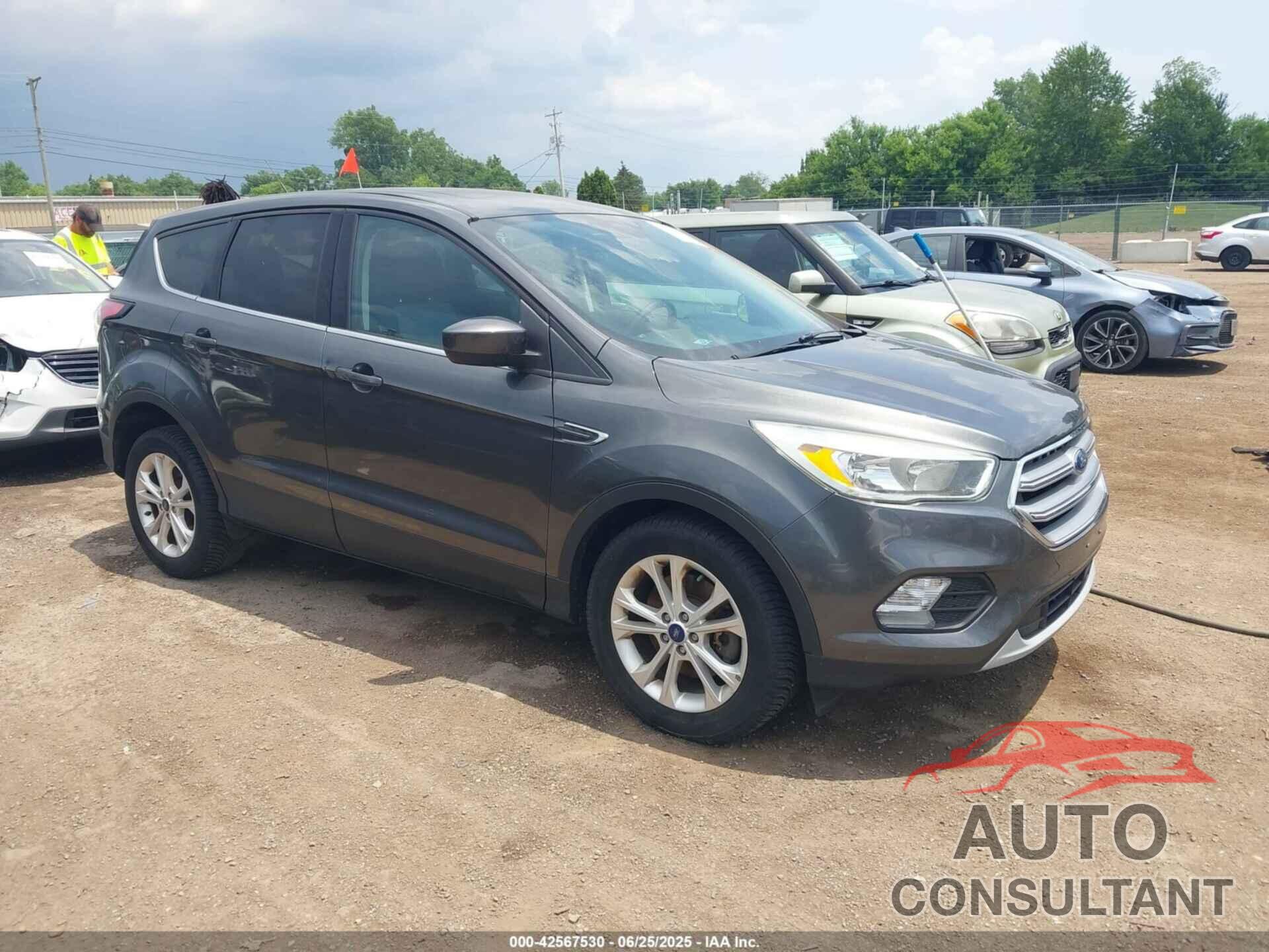 FORD ESCAPE 2017 - 1FMCU0G94HUC96954
