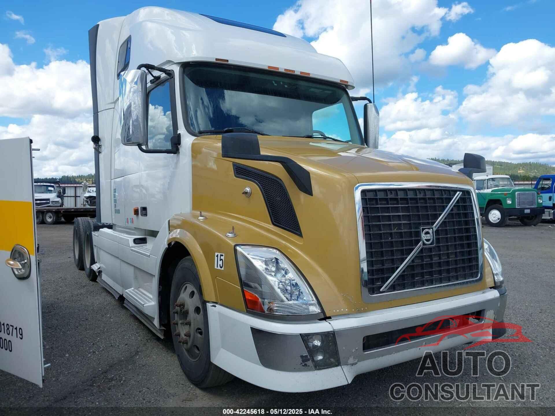 VOLVO VN 2013 - 4V4NC9TH6DN143308