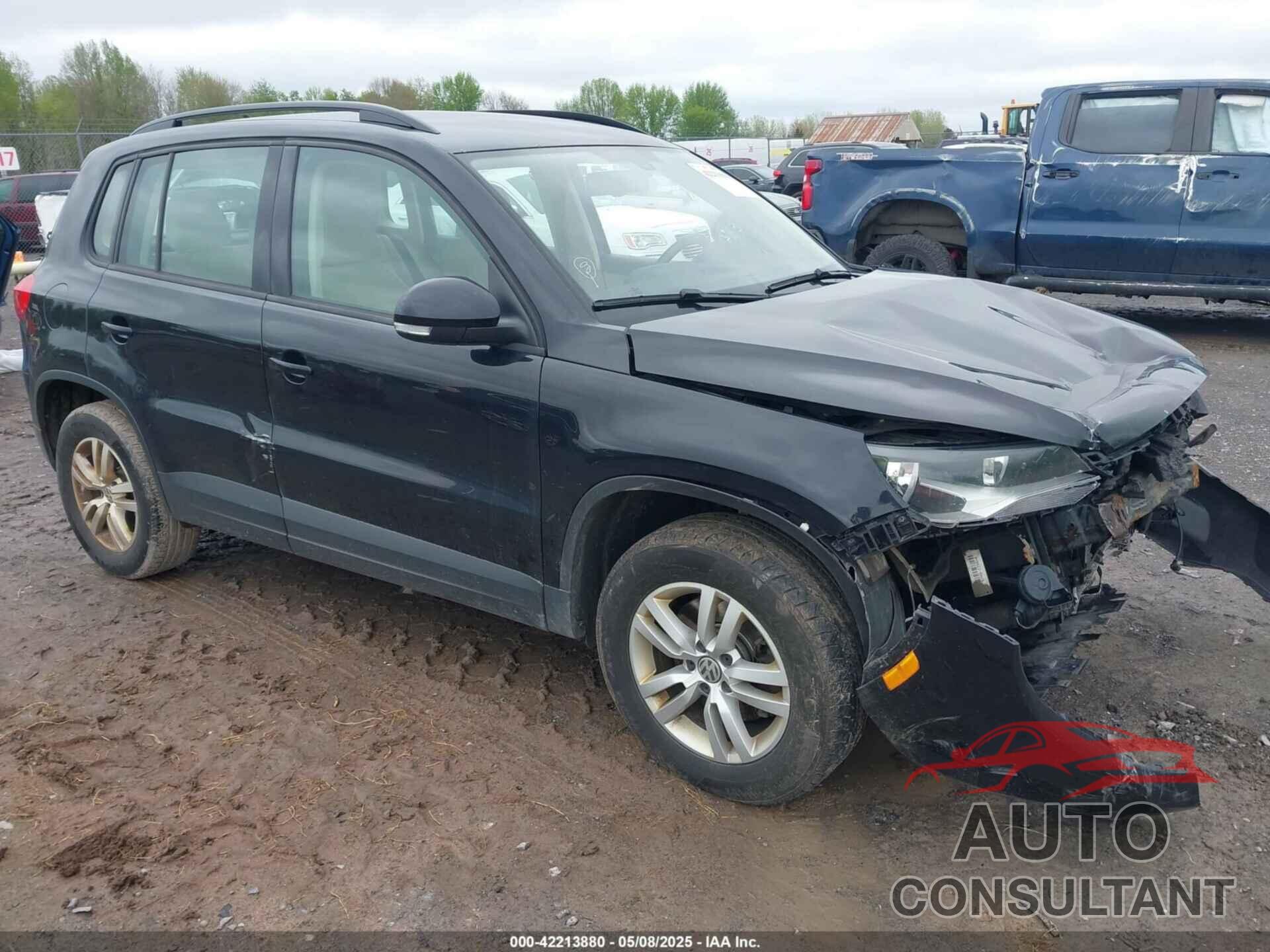VOLKSWAGEN TIGUAN 2017 - WVGBV7AX5HK019458
