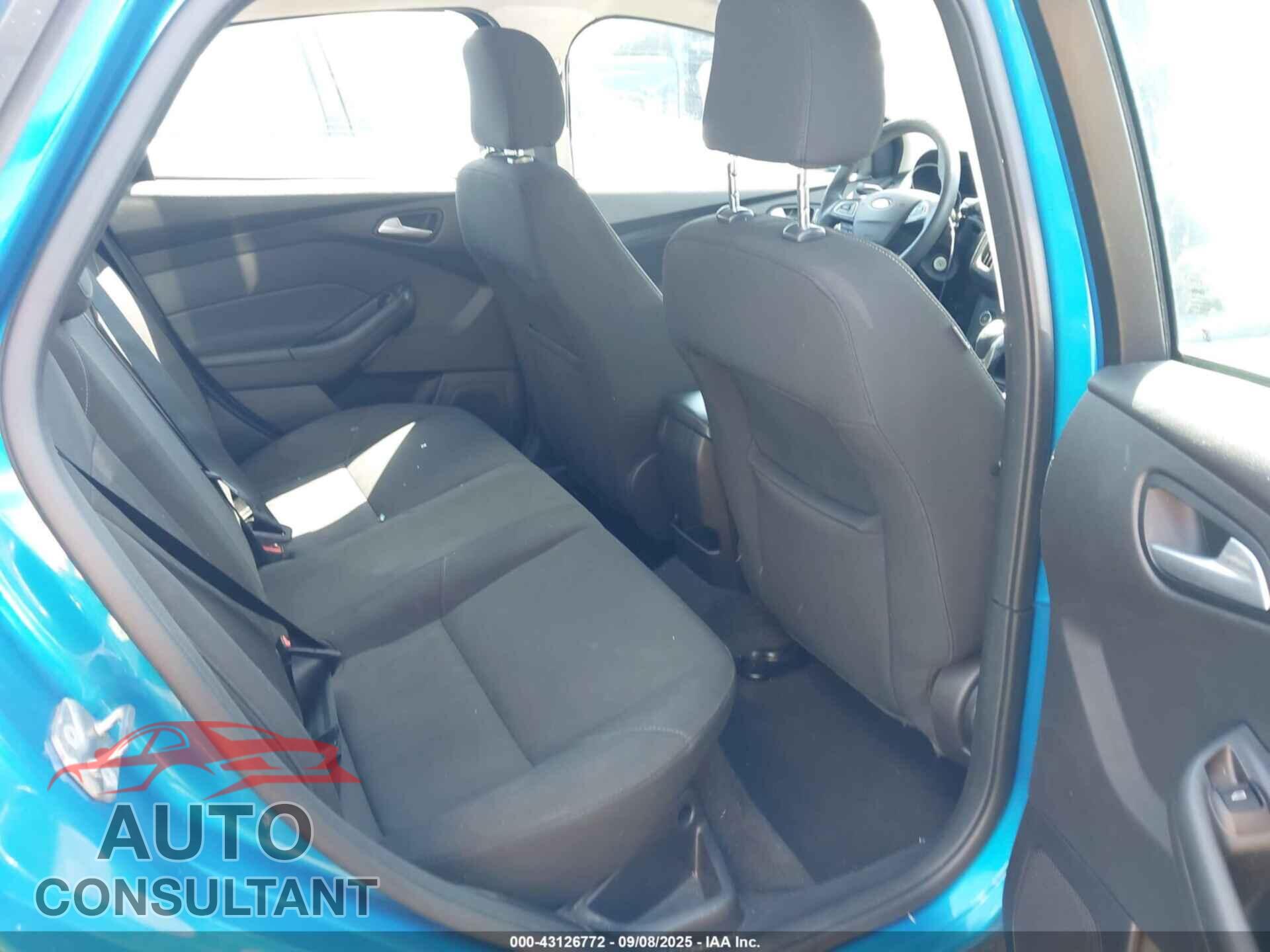 FORD FOCUS 2015 - 1FADP3F23FL252152