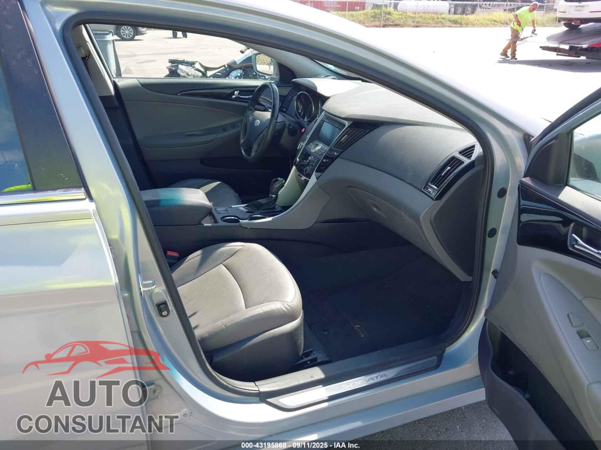 HYUNDAI SONATA 2011 - 5NPEC4AC0BH287150