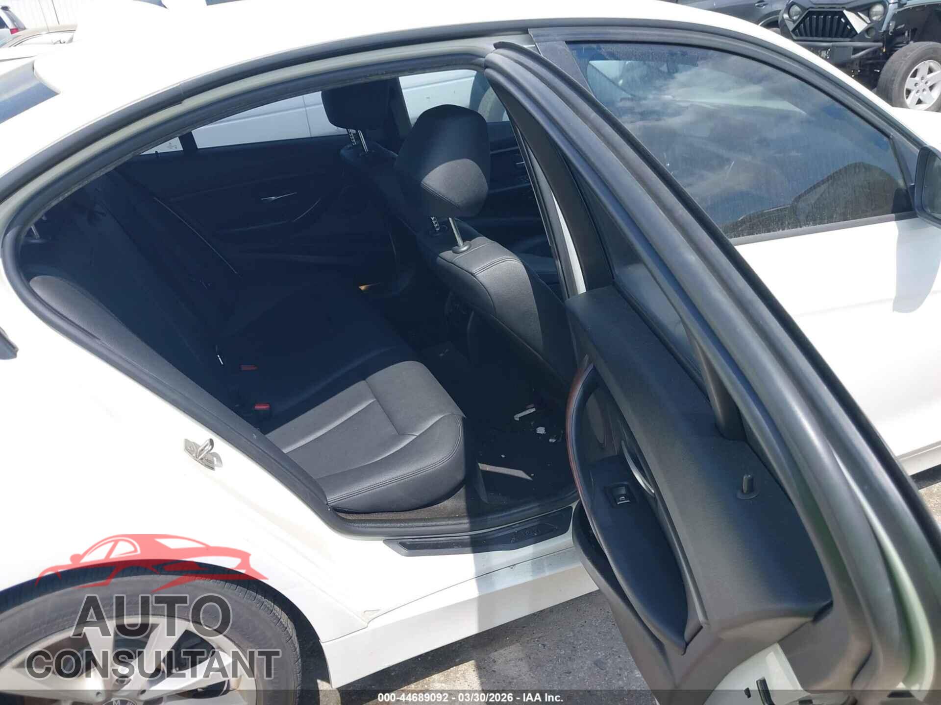 BMW 320I 2016 - WBA8E1G57GNU12132