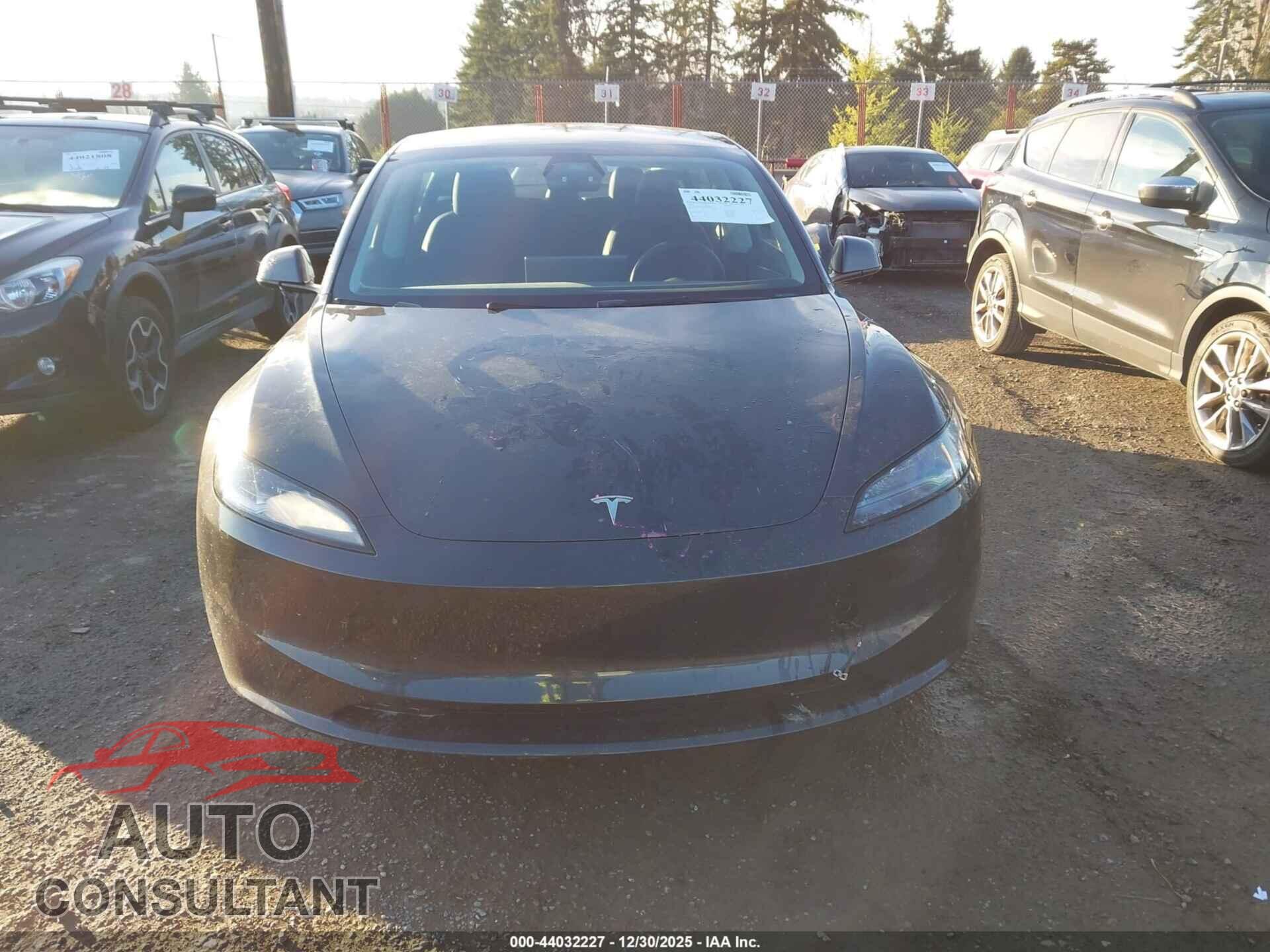 TESLA MODEL 3 2024 - 5YJ3E1EA2RF864536