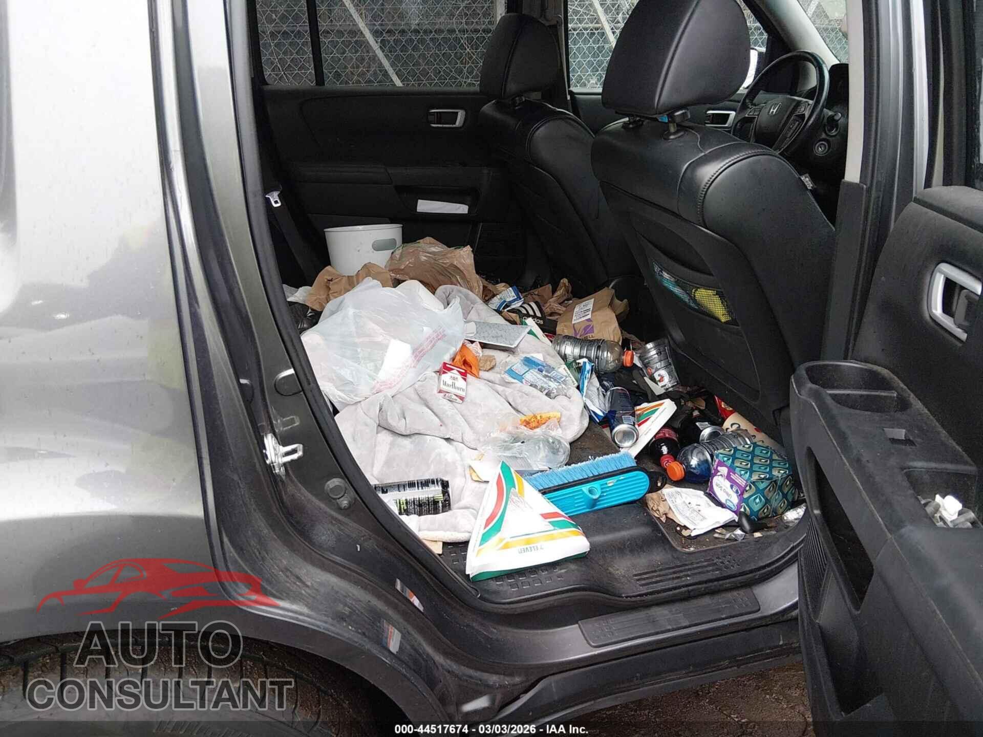 HONDA PILOT 2011 - 5FNYF3H74BB033351