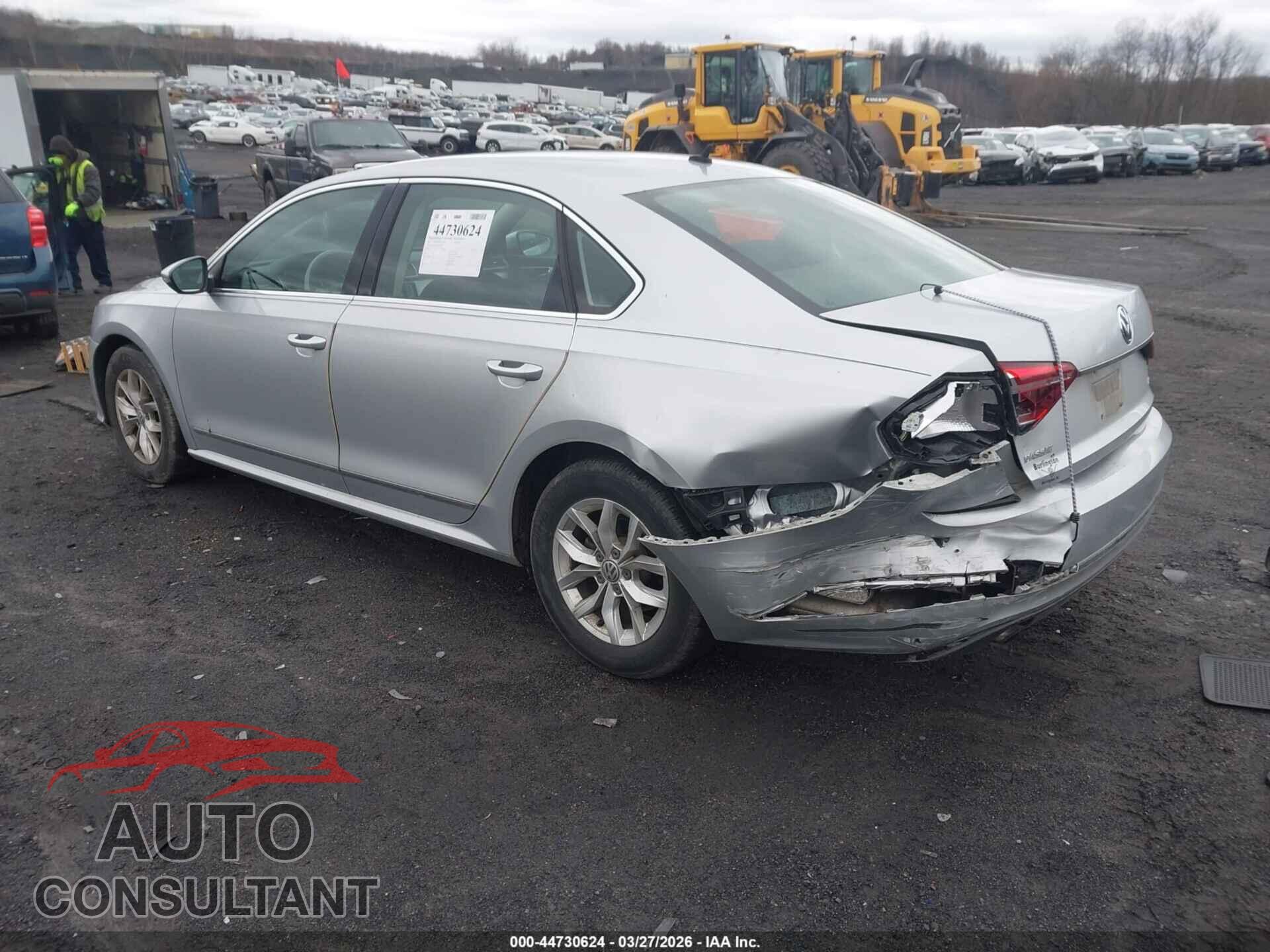 VOLKSWAGEN PASSAT 2017 - 1VWAT7A36HC078495