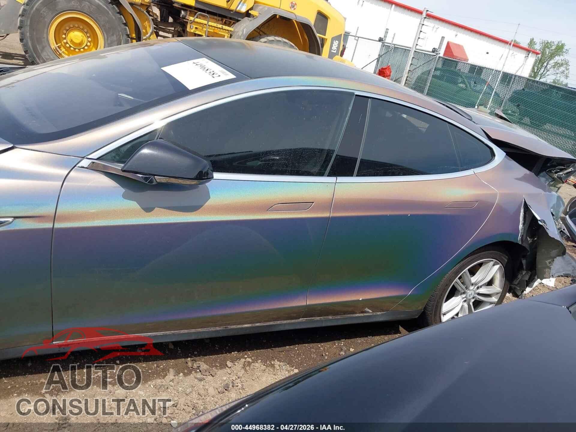 TESLA MODEL S 2015 - 5YJSA1E27FF111743