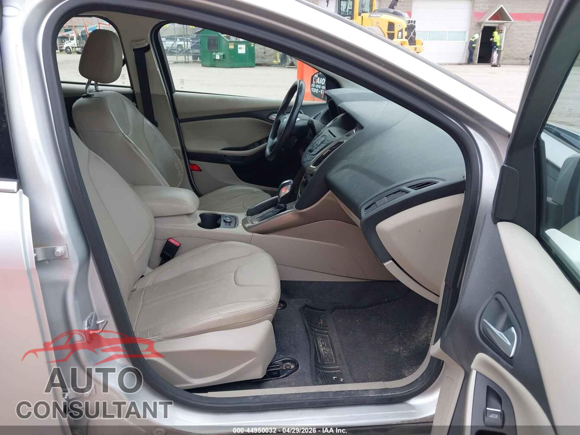 FORD FOCUS 2012 - 1FAHP3M27CL205724