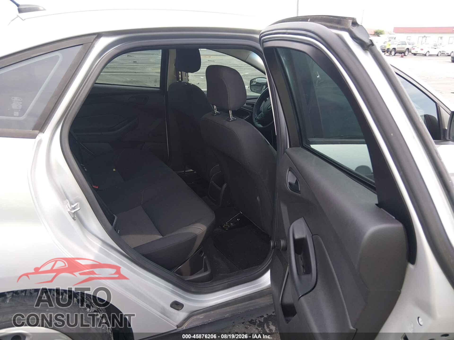 FORD FOCUS 2016 - 1FADP3E28GL366019
