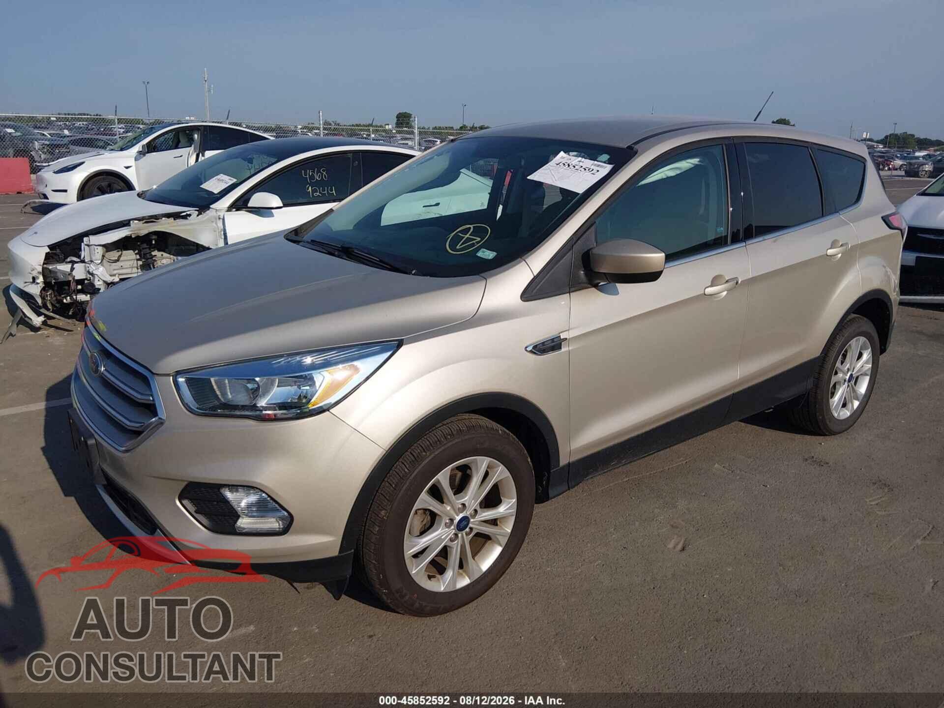 FORD ESCAPE 2017 - 1FMCU0GD2HUC94057