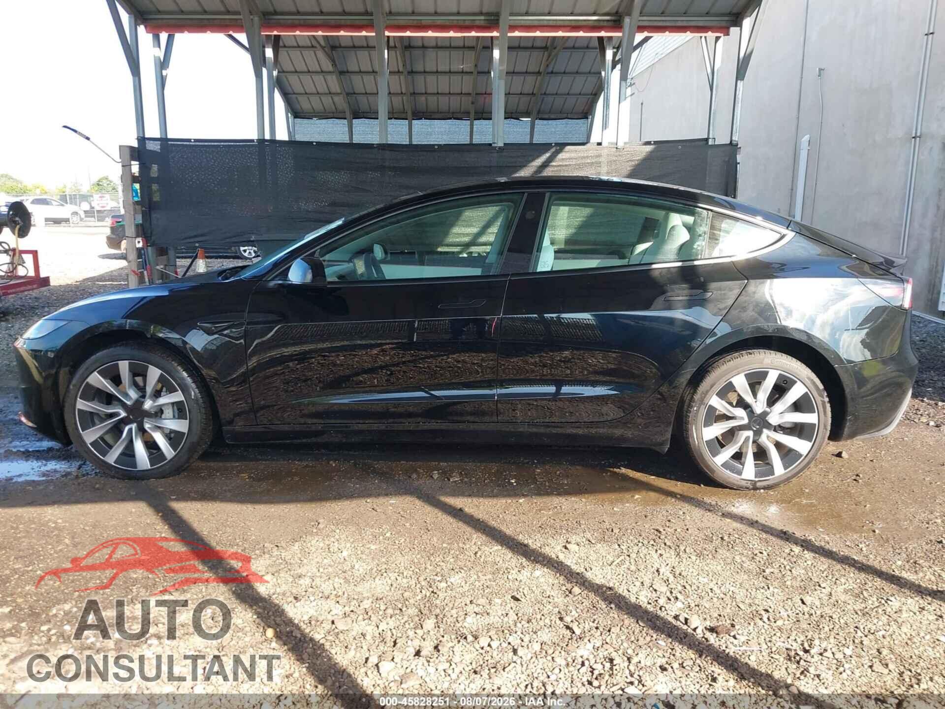 TESLA MODEL 3 2024 - 5YJ3E1EA5RF833071