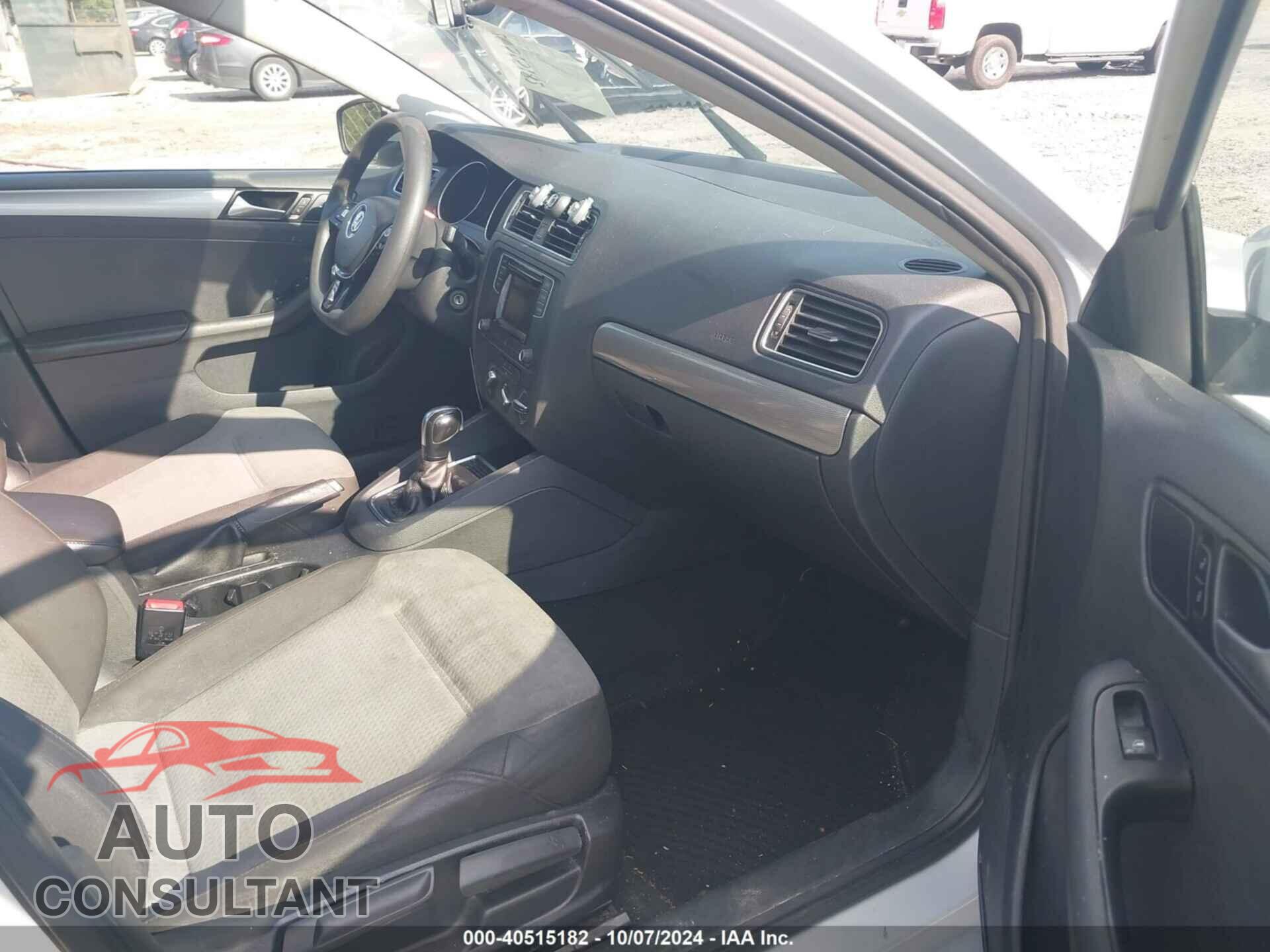 VOLKSWAGEN JETTA 2017 - 3VW2B7AJ4HM302478