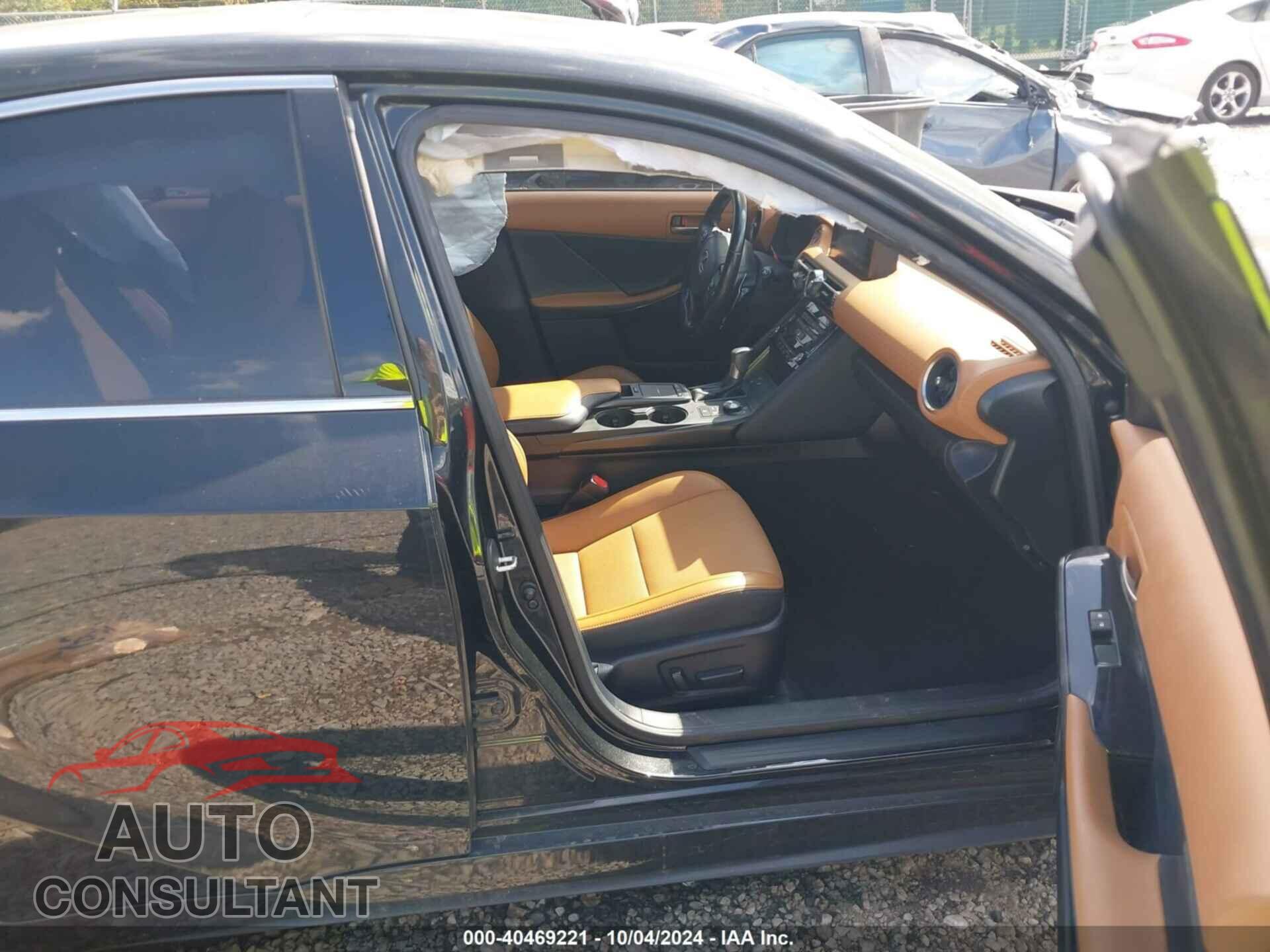 LEXUS IS 300 2021 - JTHCA1D27M5117044