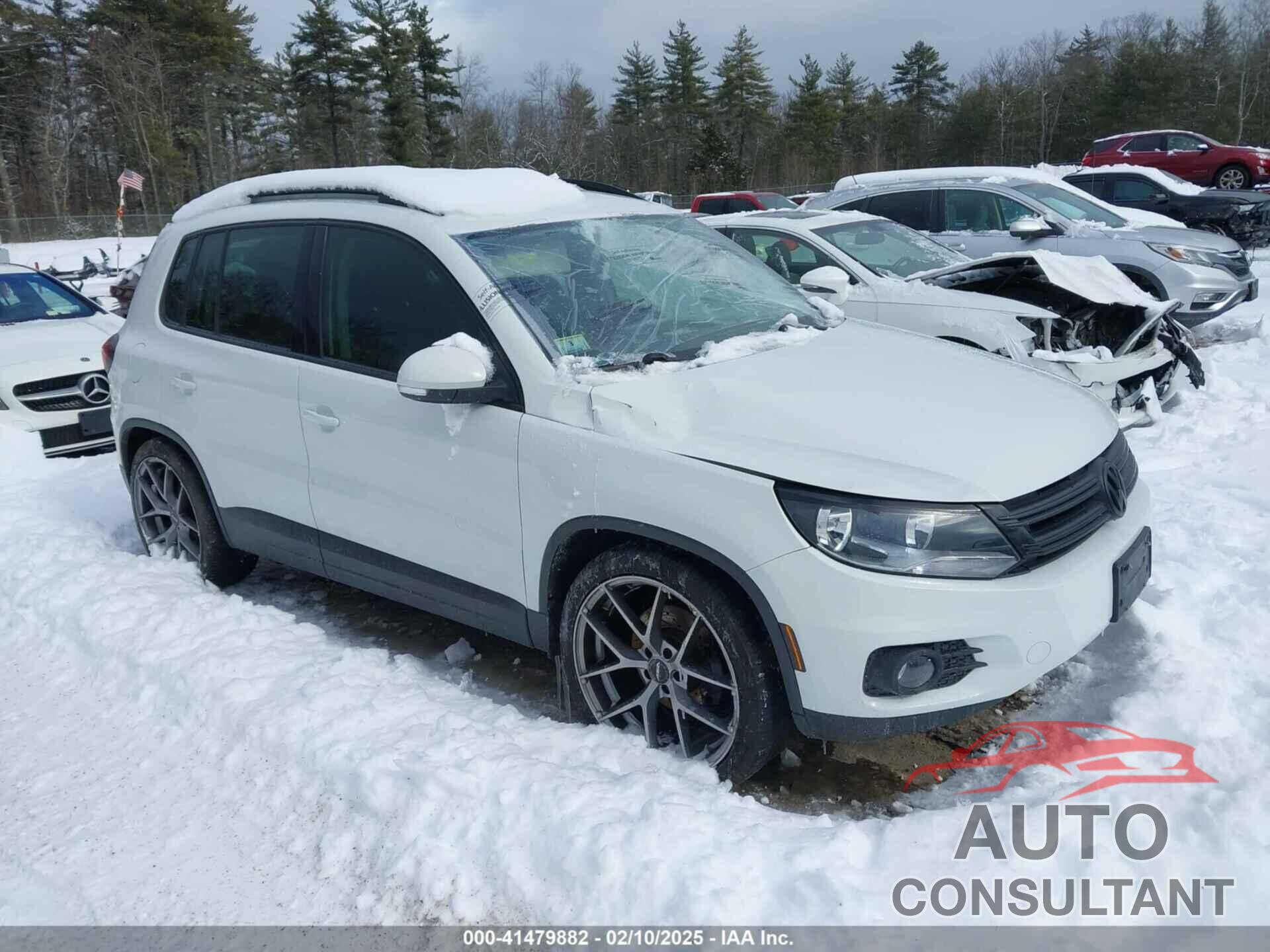 VOLKSWAGEN TIGUAN 2017 - WVGBV7AX7HK044071