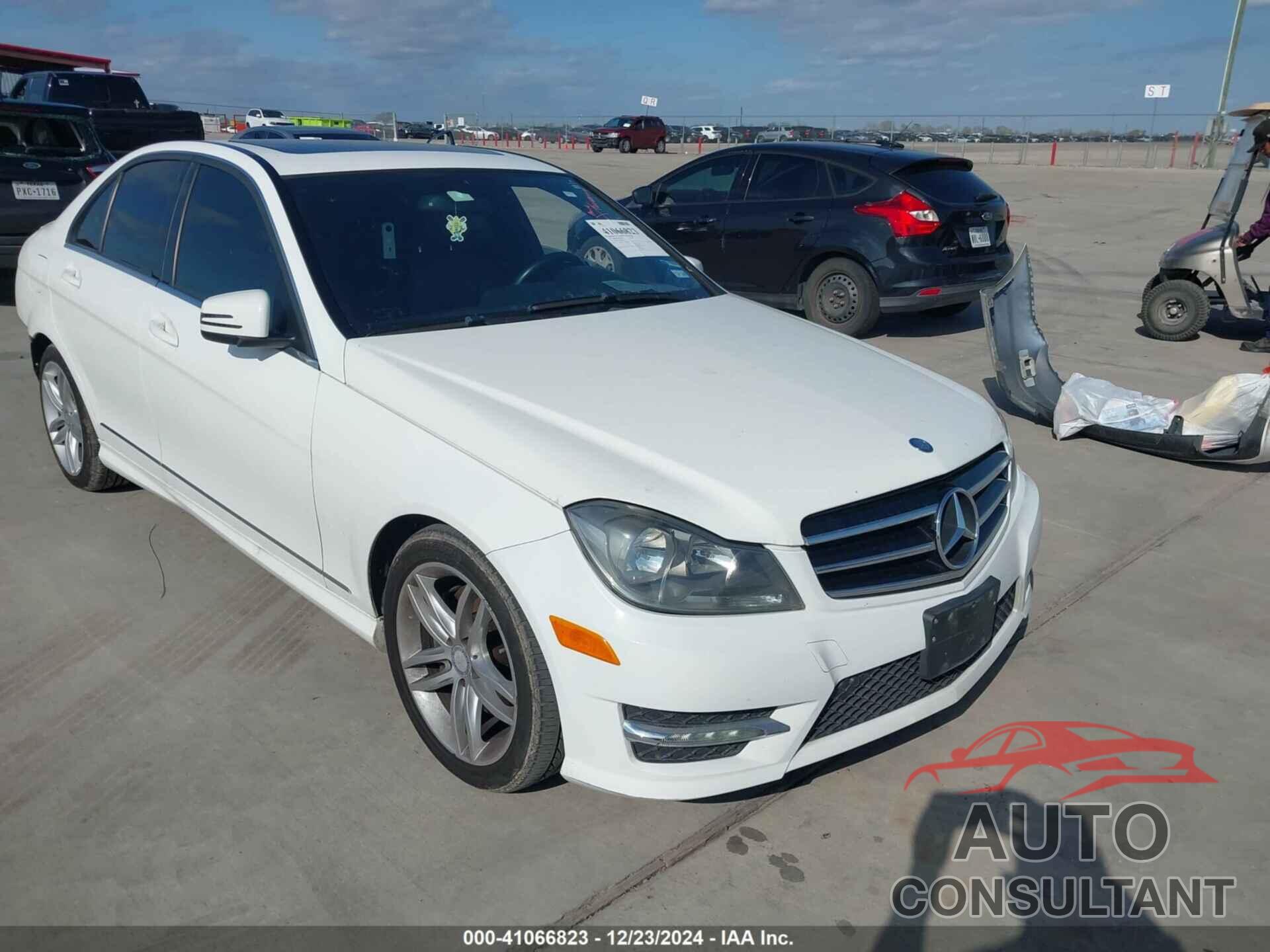 MERCEDES-BENZ C 300 2014 - WDDGF8AB6EG199264