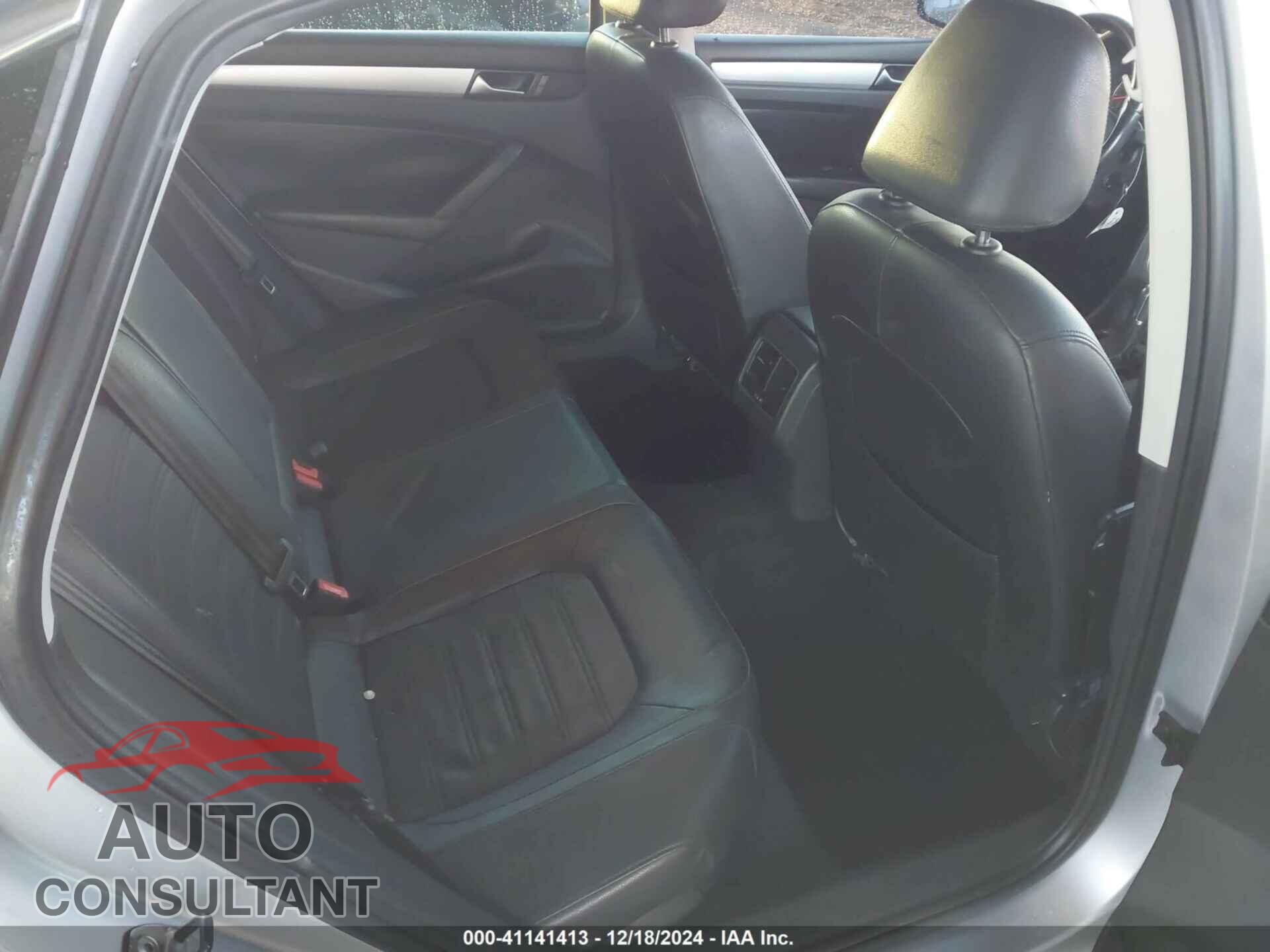 VOLKSWAGEN PASSAT 2013 - 1VWBM7A33DC006441