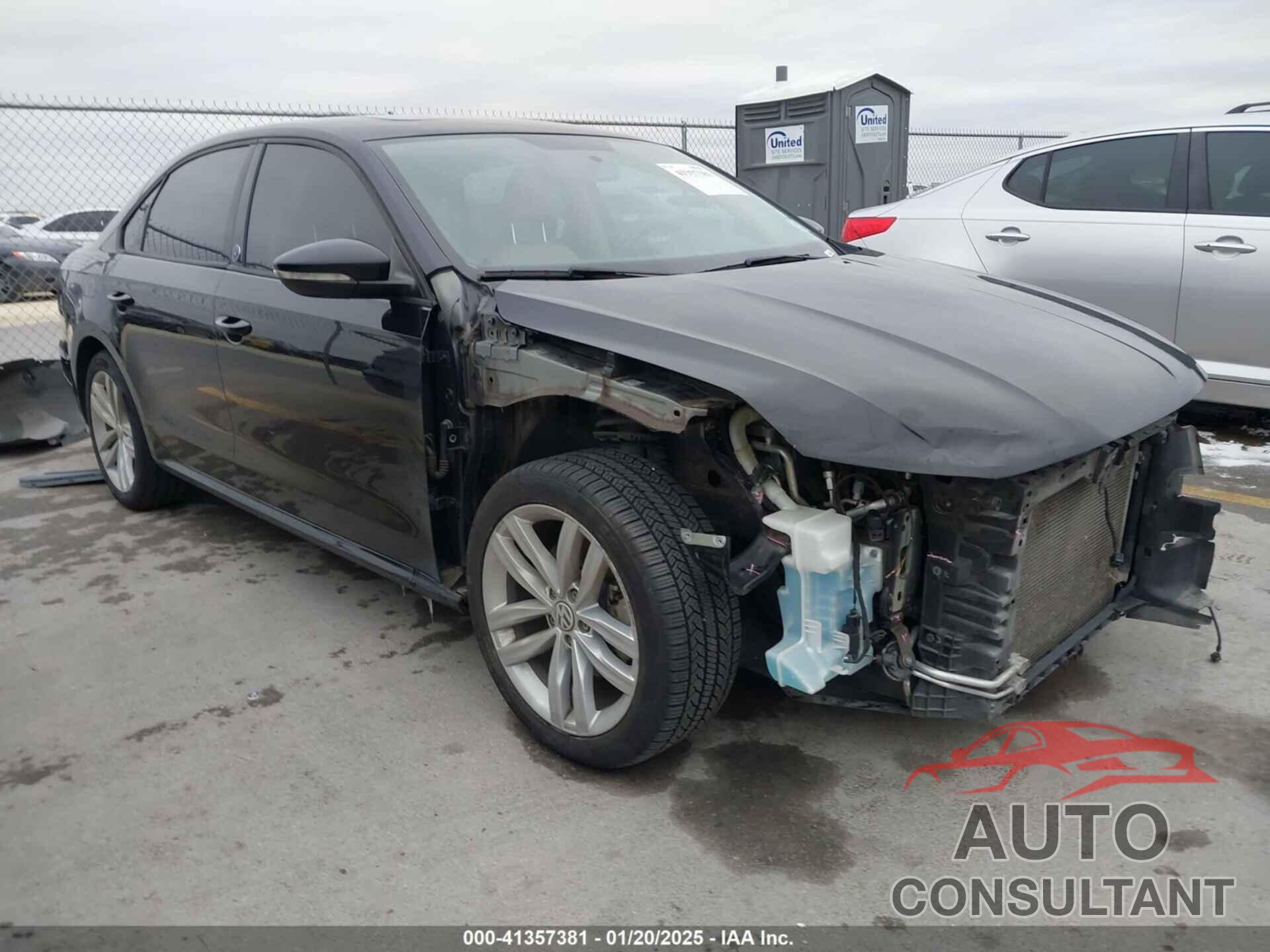 VOLKSWAGEN PASSAT 2019 - 1VWLA7A36KC007173