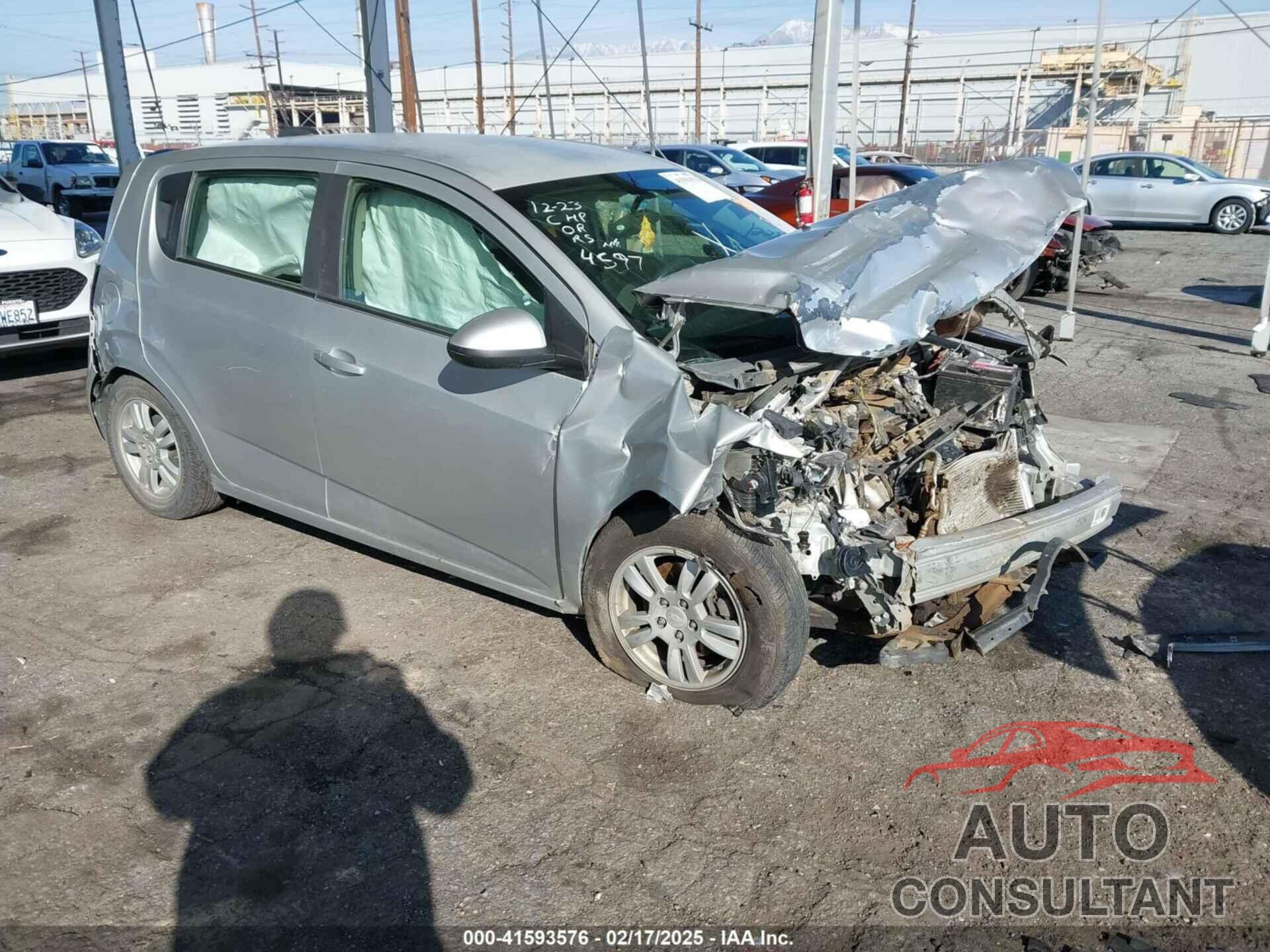 CHEVROLET SONIC 2015 - 1G1JC6SG1F4204597