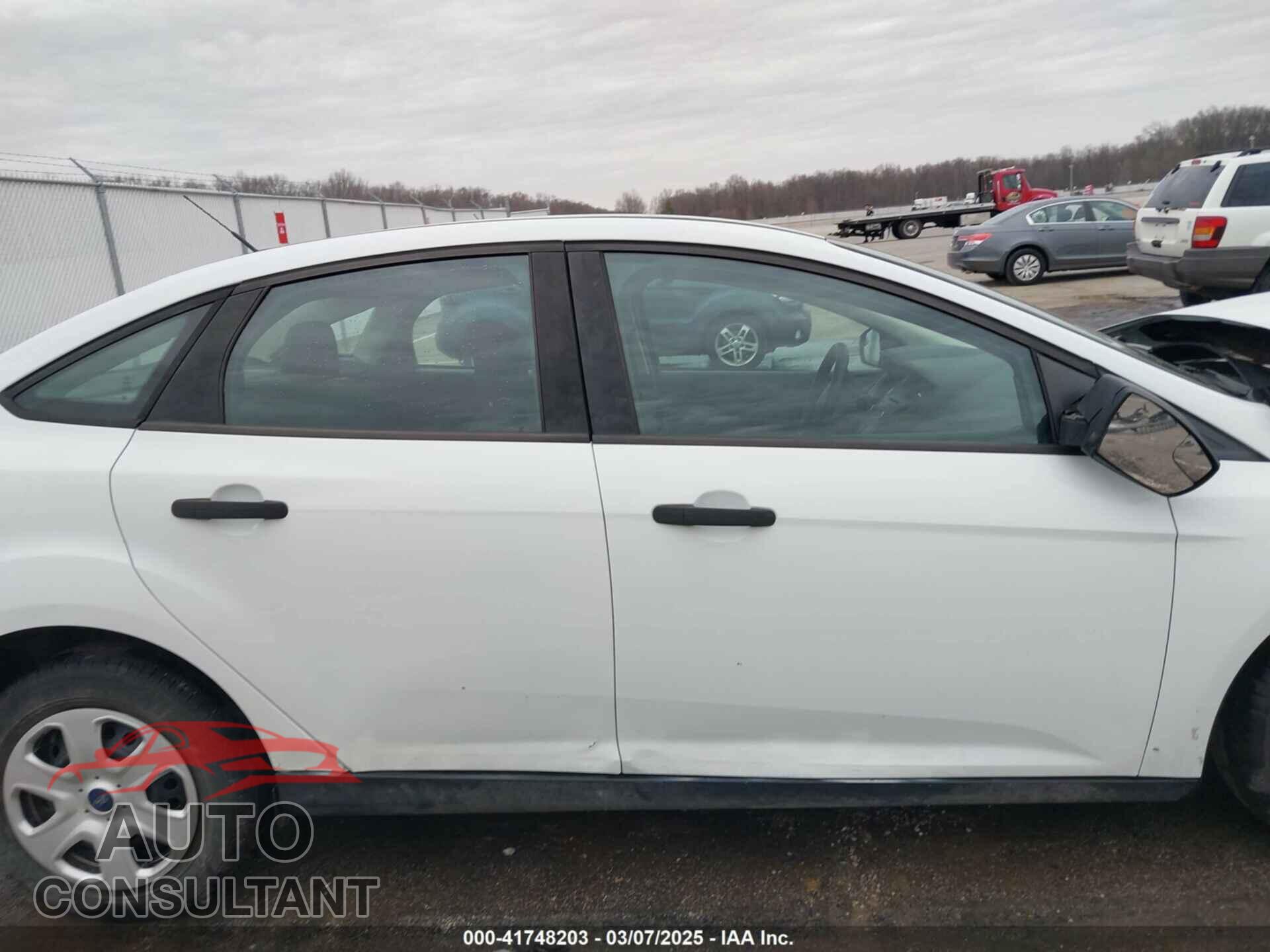 FORD FOCUS 2017 - 1FADP3E24HL307261