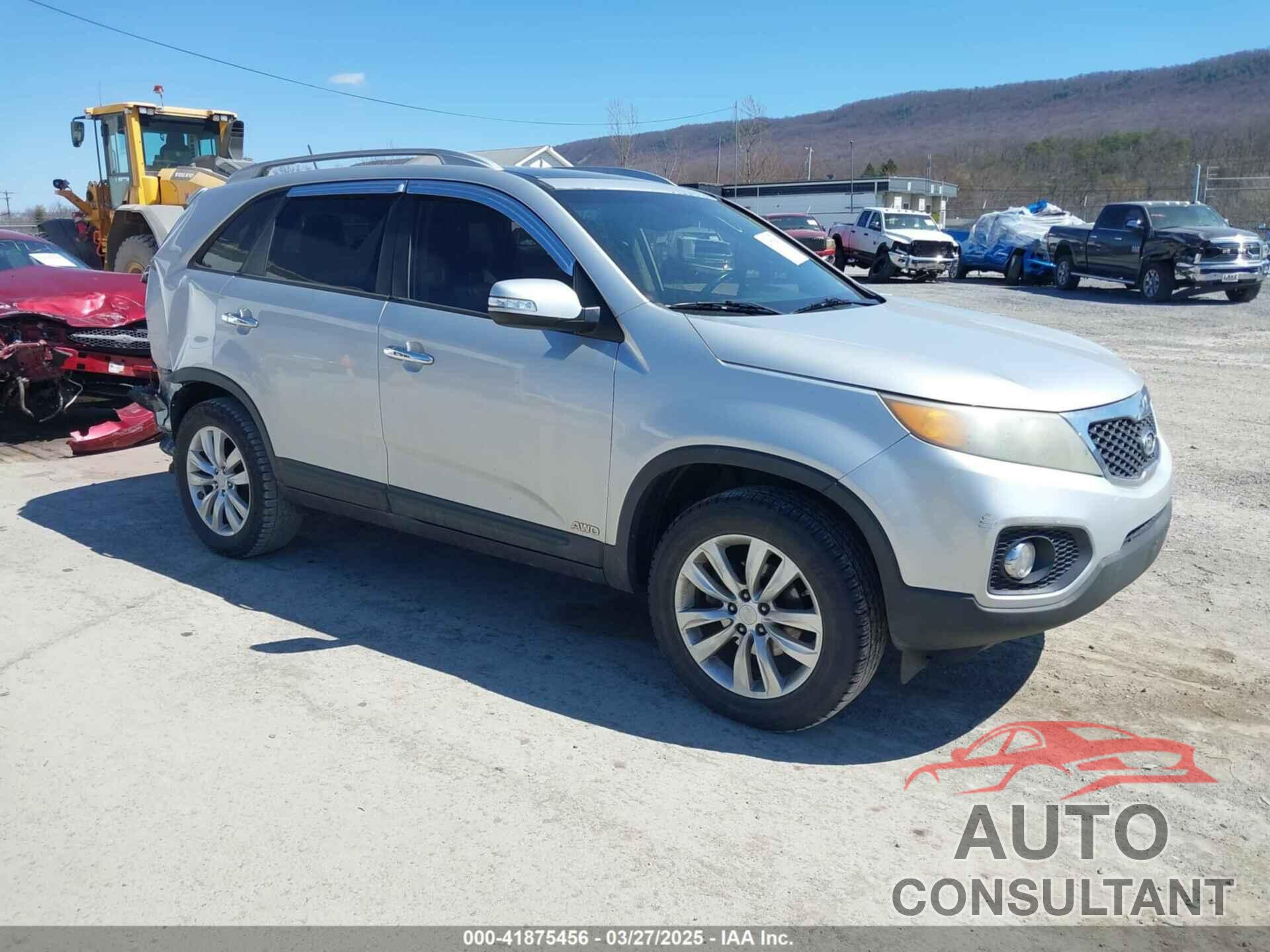 KIA SORENTO 2011 - 5XYKUDA28BG104771