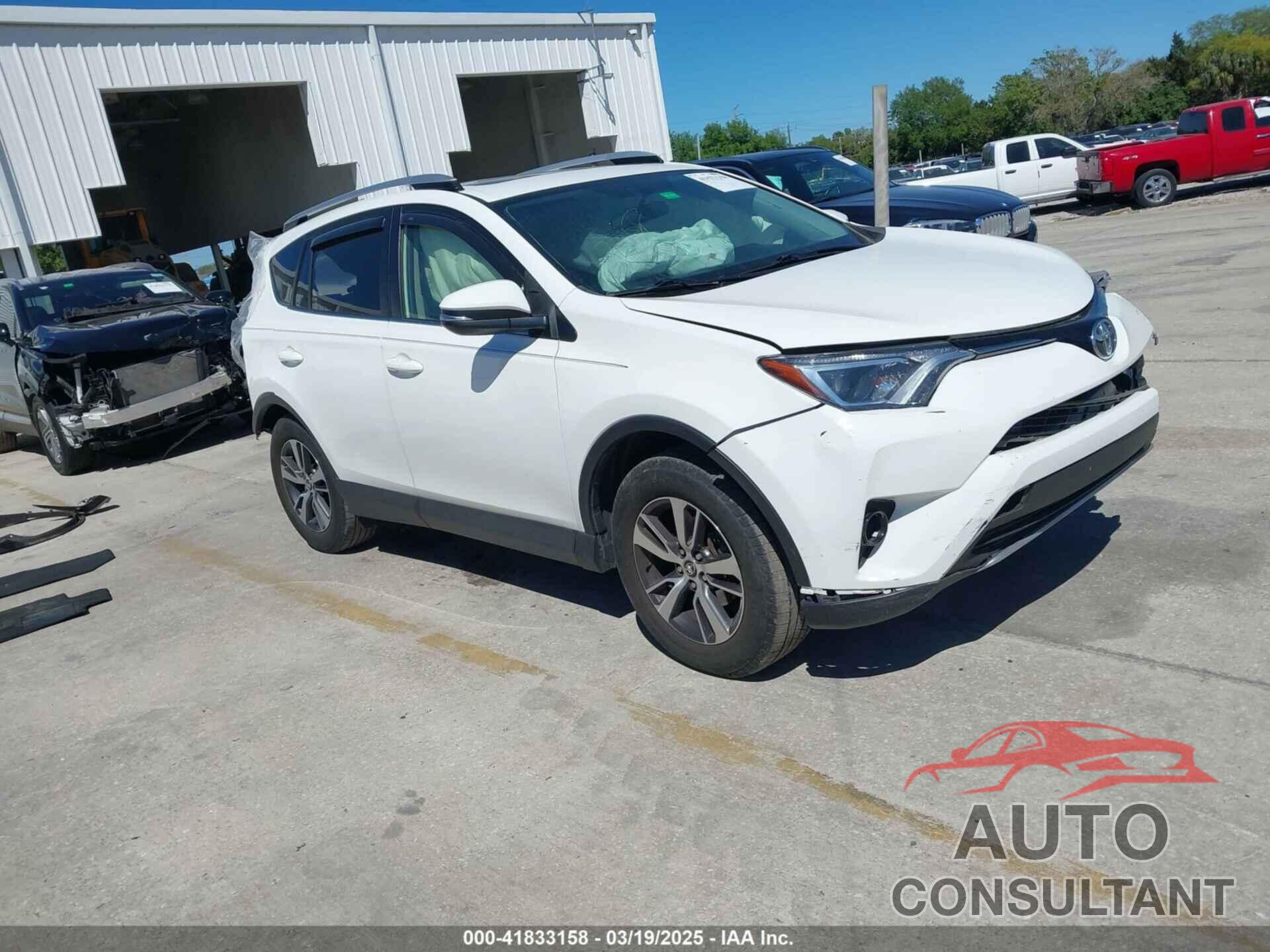 TOYOTA RAV4 2016 - JTMWFREV3GJ082487