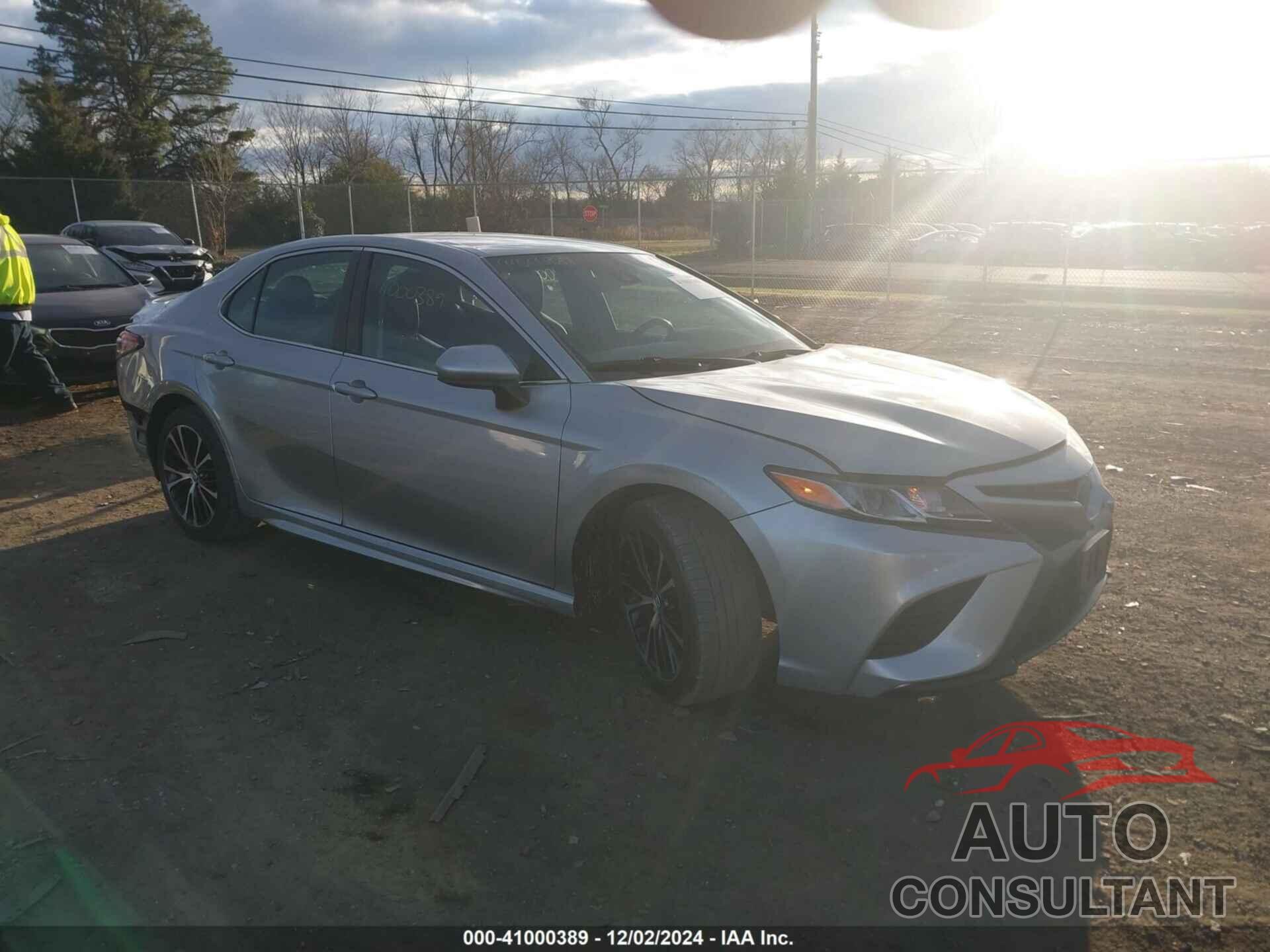 TOYOTA CAMRY 2018 - 4T1B11HK3JU579296