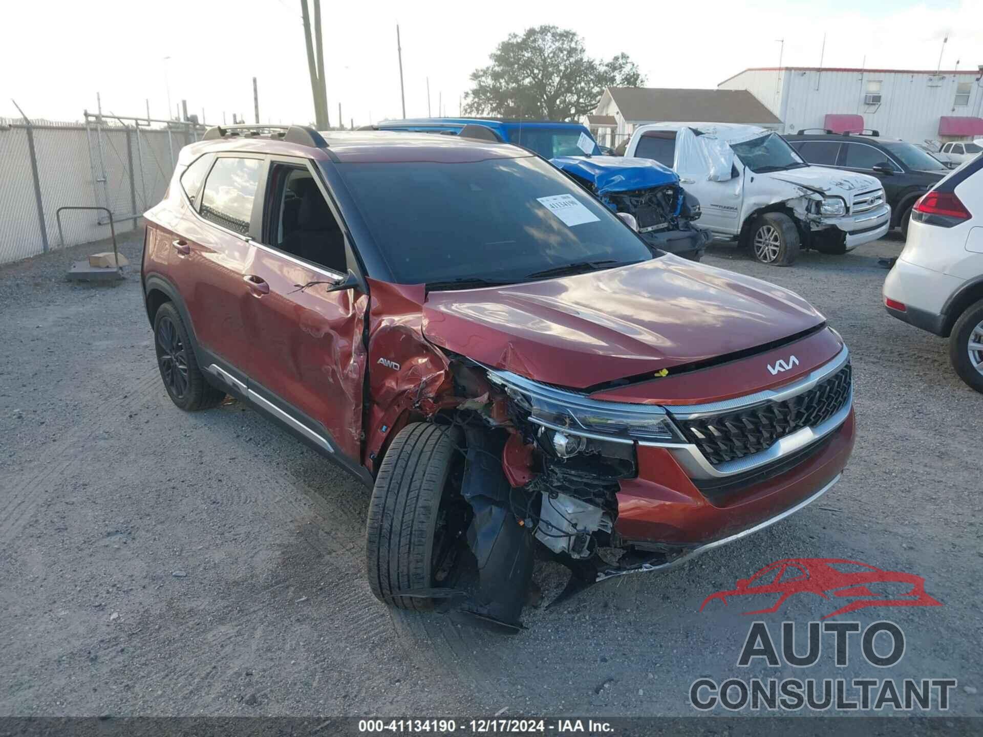 KIA SELTOS 2023 - KNDEUCA25P7347465