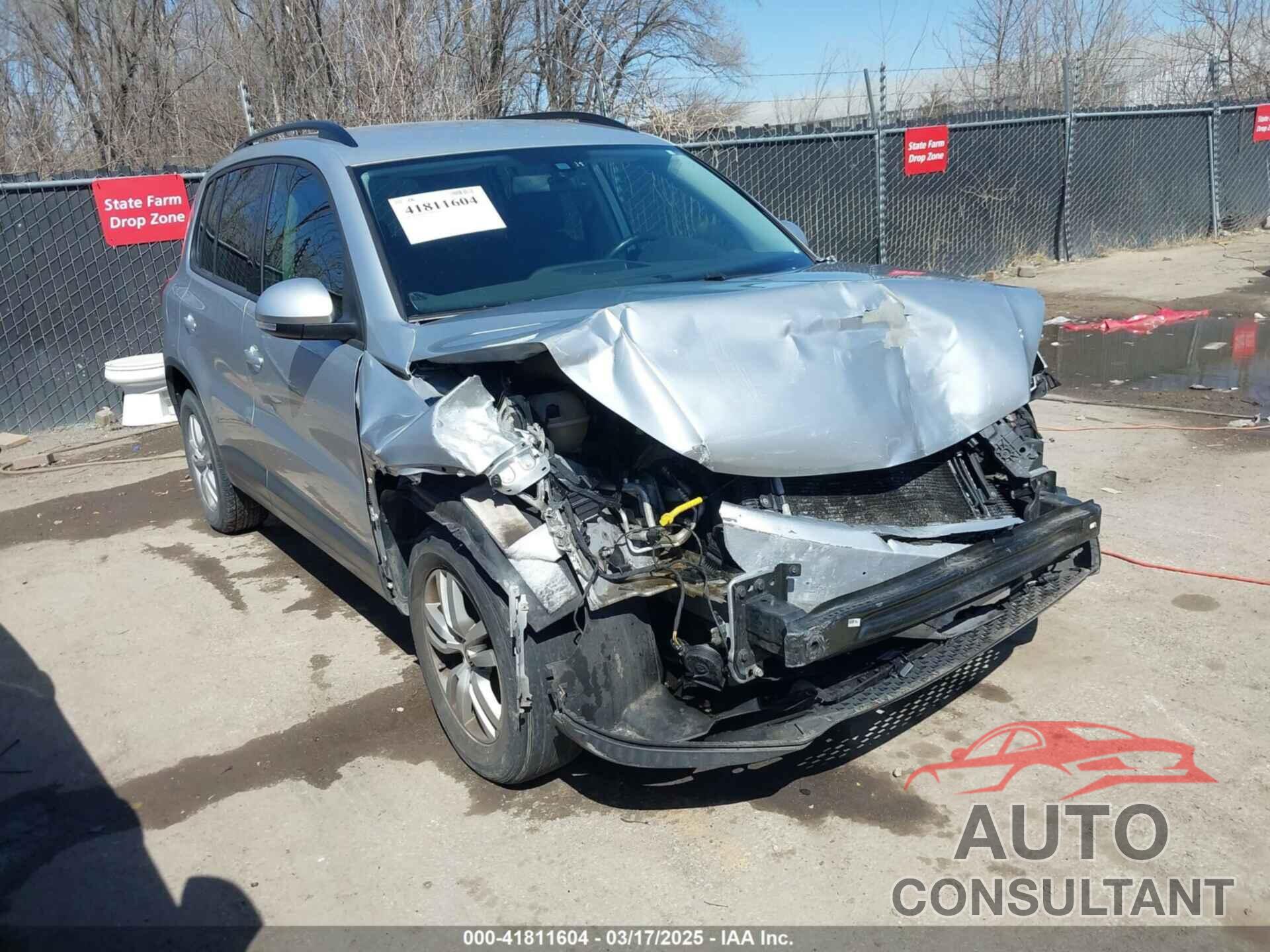 VOLKSWAGEN TIGUAN 2016 - WVGAV7AX5GW538027