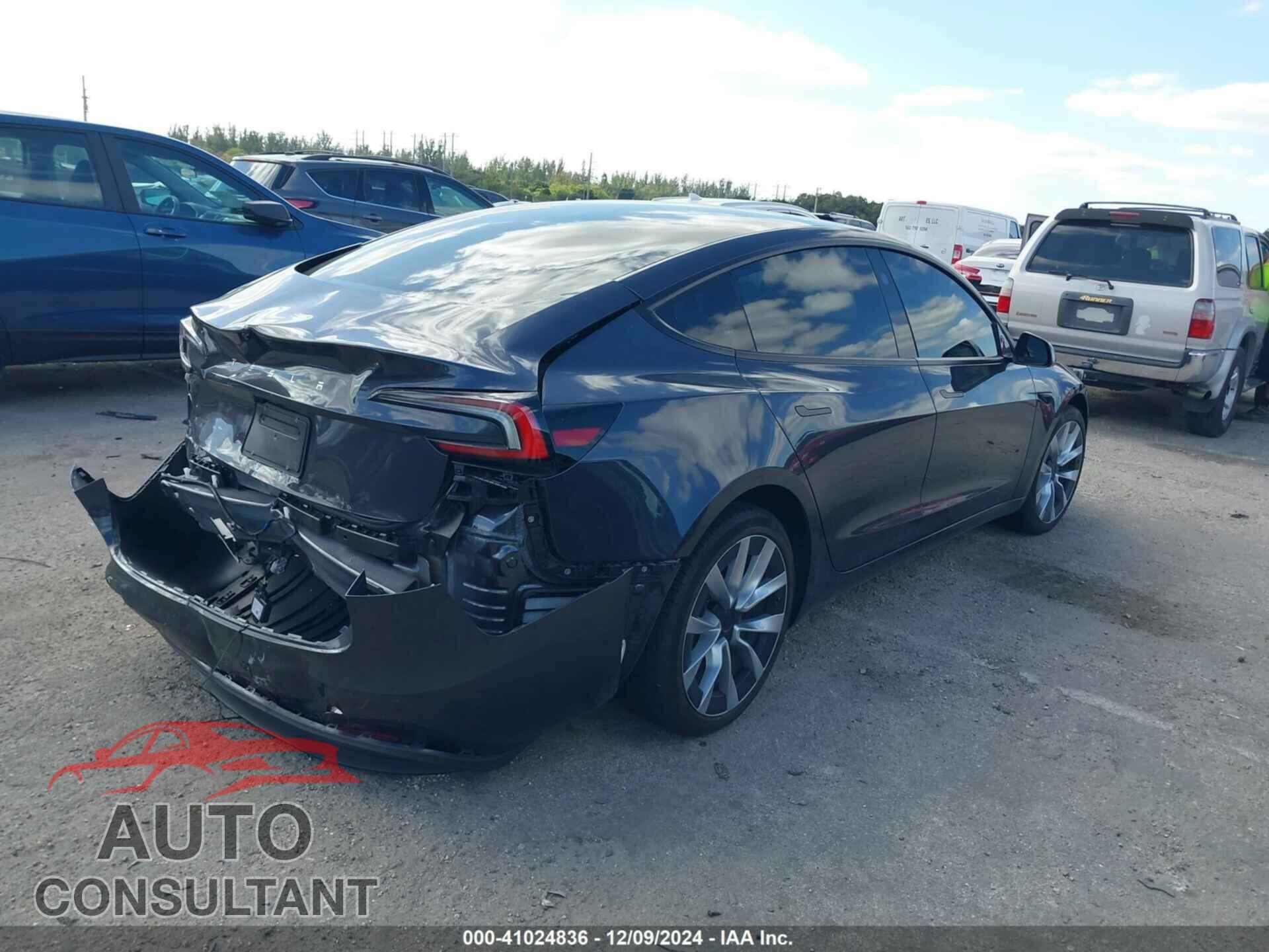 TESLA MODEL 3 2024 - 5YJ3E1EA5RF752734