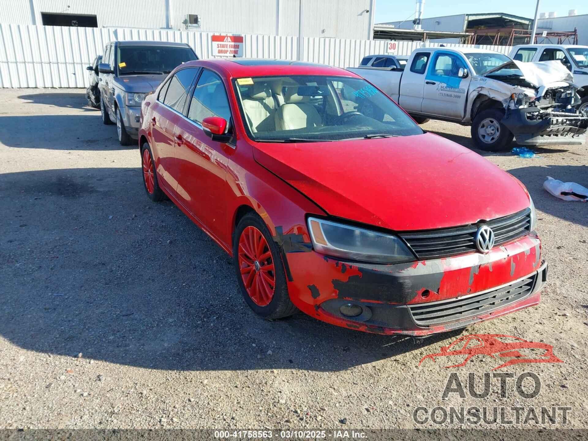 VOLKSWAGEN JETTA 2011 - 3VWLX7AJ2BM377936