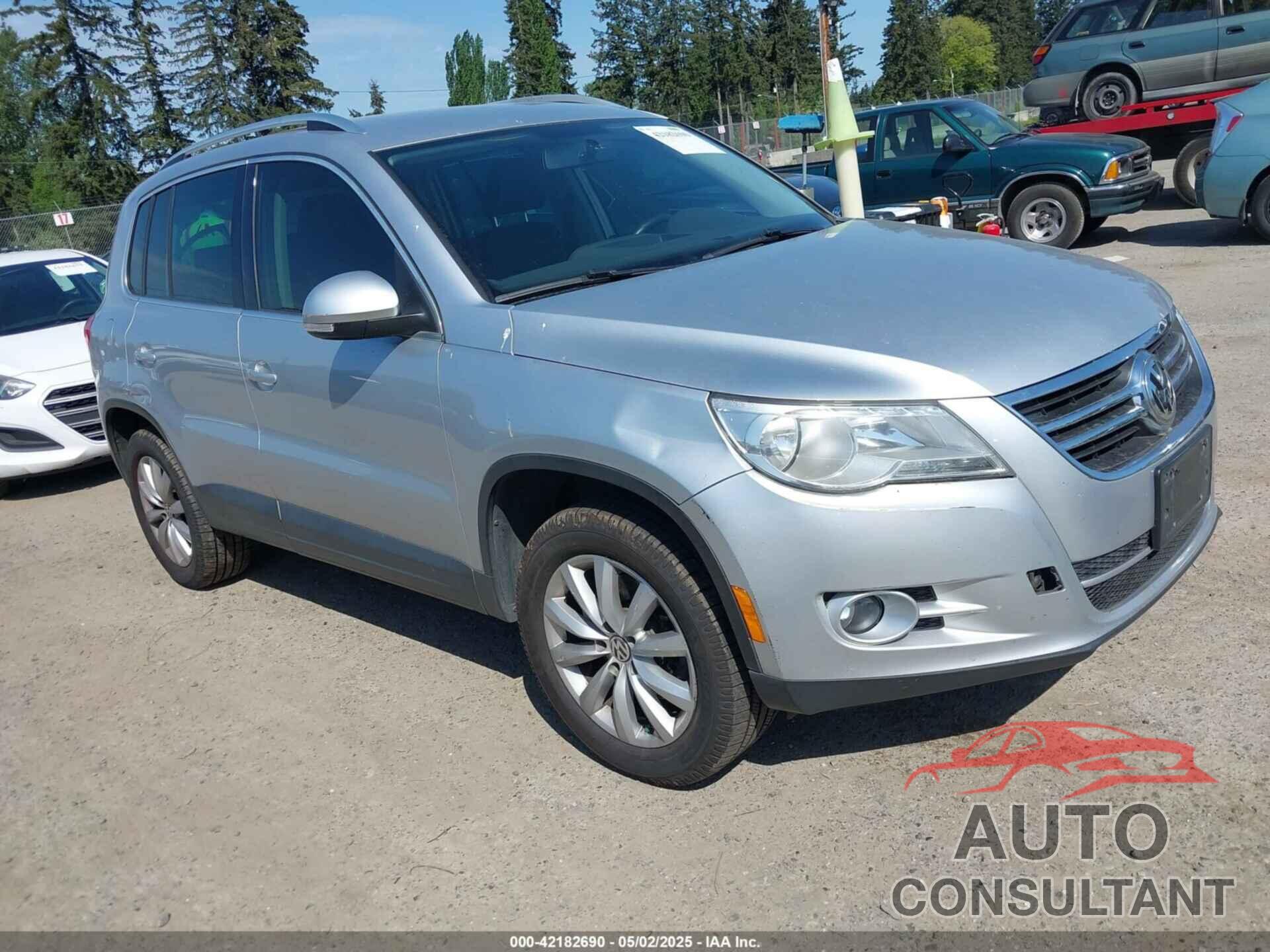 VOLKSWAGEN TIGUAN 2011 - WVGBV7AX7BW529097