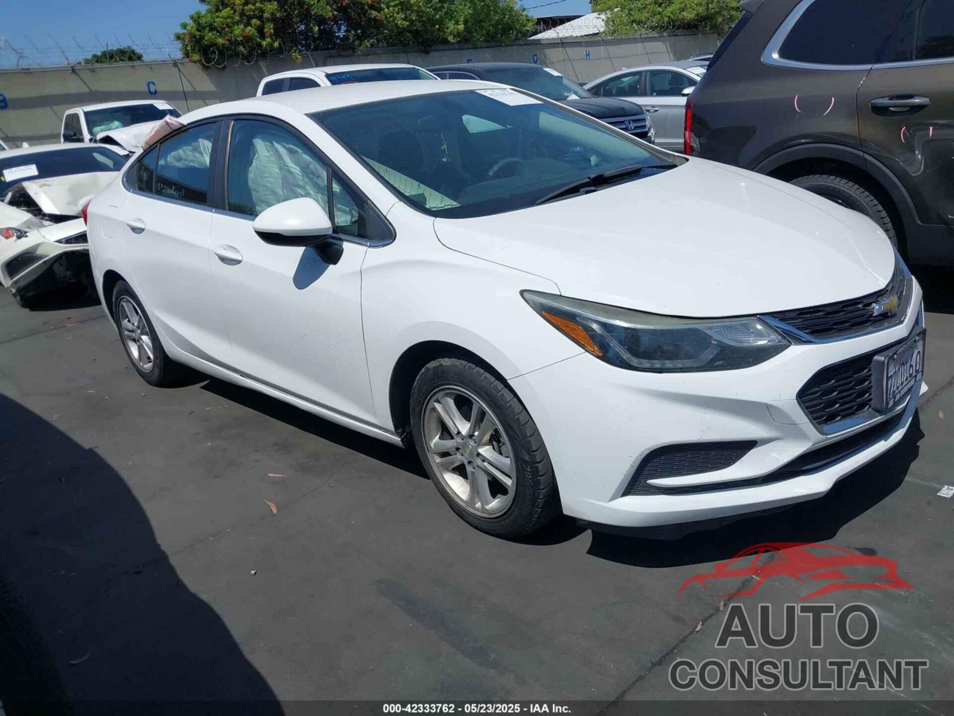 CHEVROLET CRUZE 2018 - 1G1BE5SM1J7123377