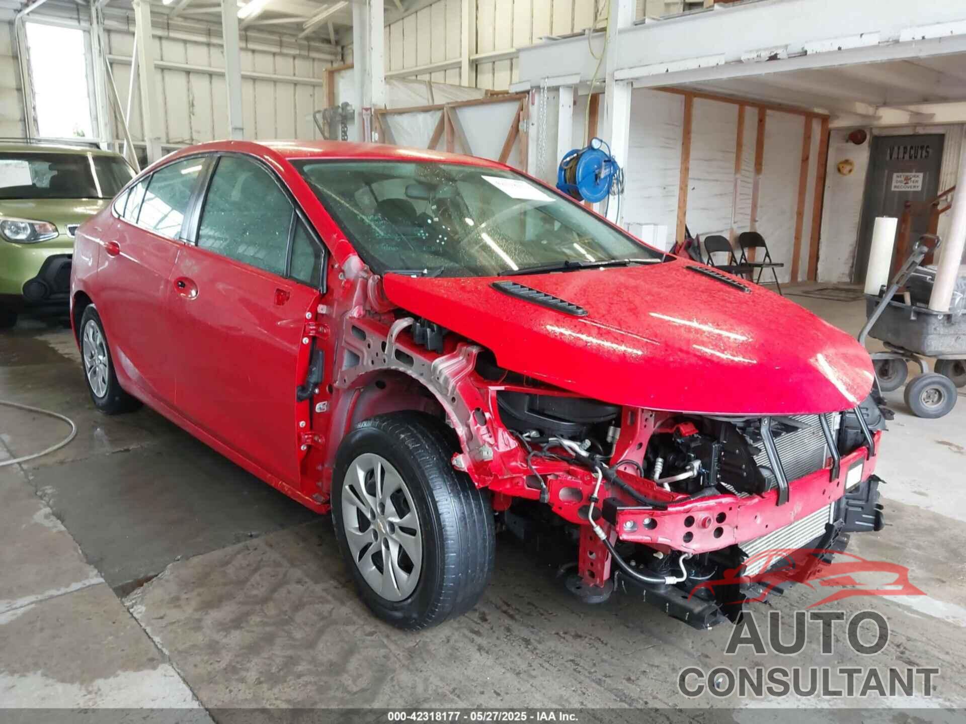 CHEVROLET CRUZE 2019 - 1G1BJ5SM8K7102927