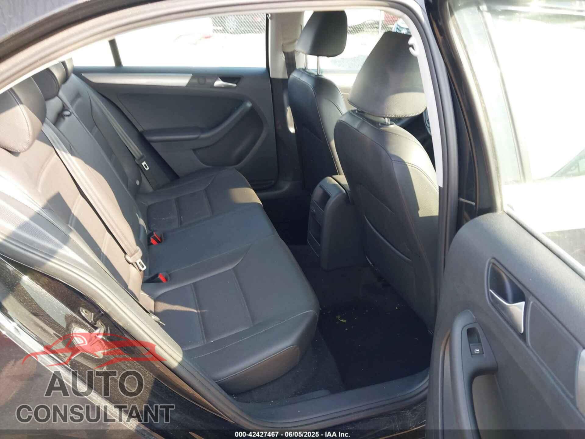 VOLKSWAGEN JETTA 2018 - 3VWDB7AJ1JM228984