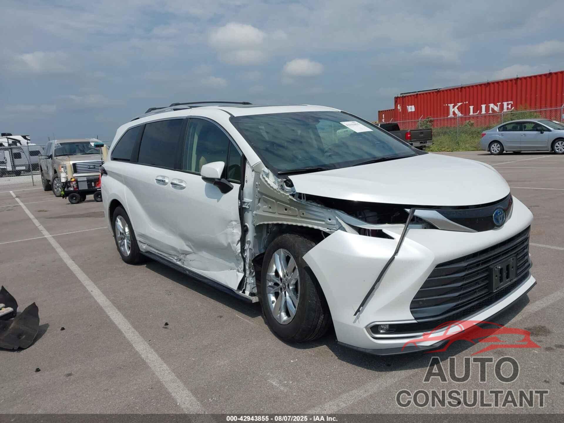 TOYOTA SIENNA 2022 - 5TDZSKFC8NS060370