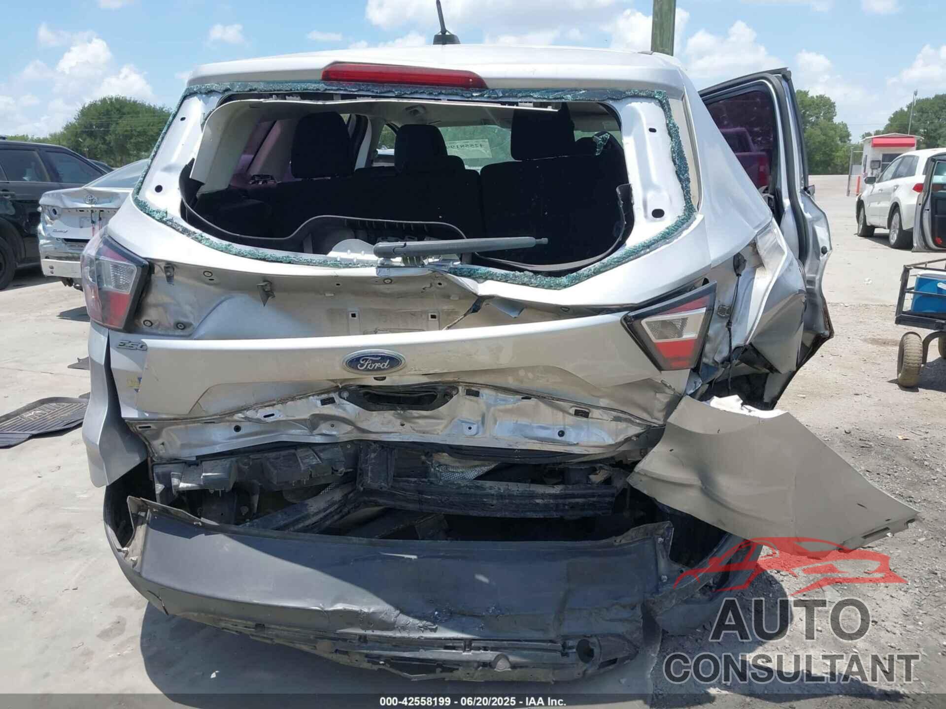 FORD ESCAPE 2017 - 1FMCU0F79HUC00820