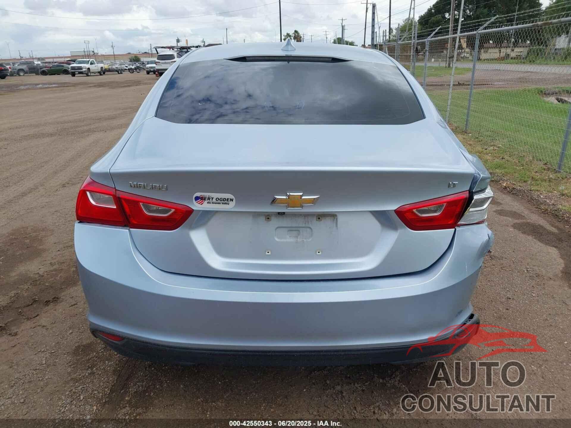 CHEVROLET MALIBU 2017 - 1G1ZE5ST5HF220491