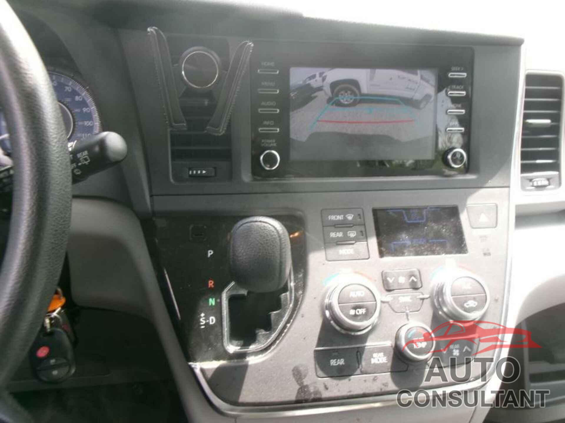 TOYOTA SIENNA 2018 - 5TDZZ3DC2JS947929