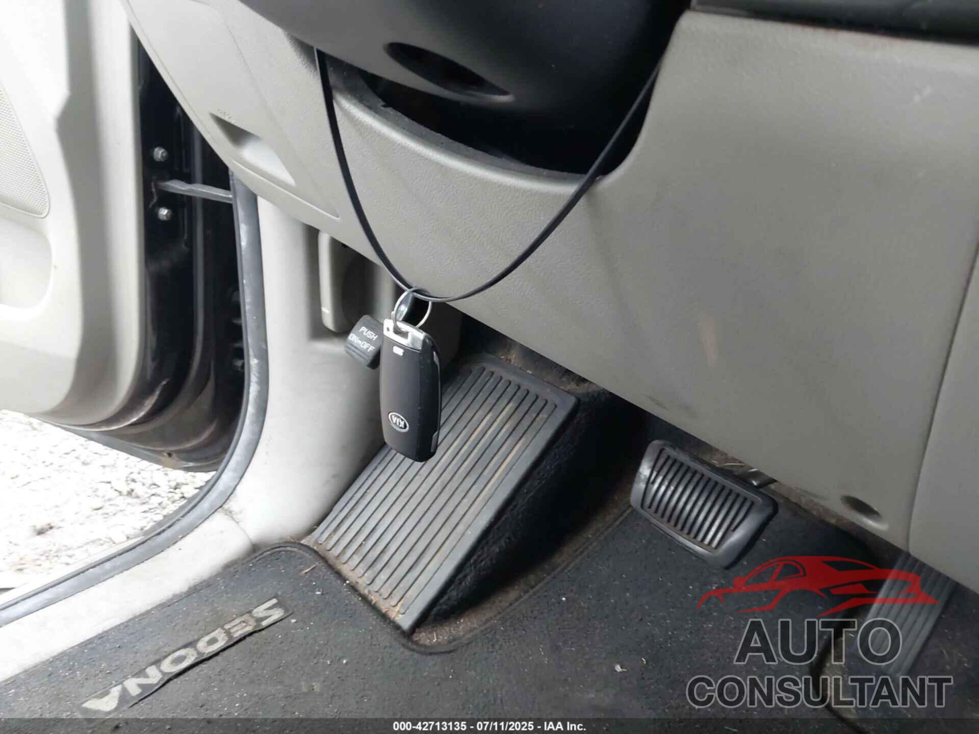KIA SEDONA 2016 - KNDMC5C14G6113631