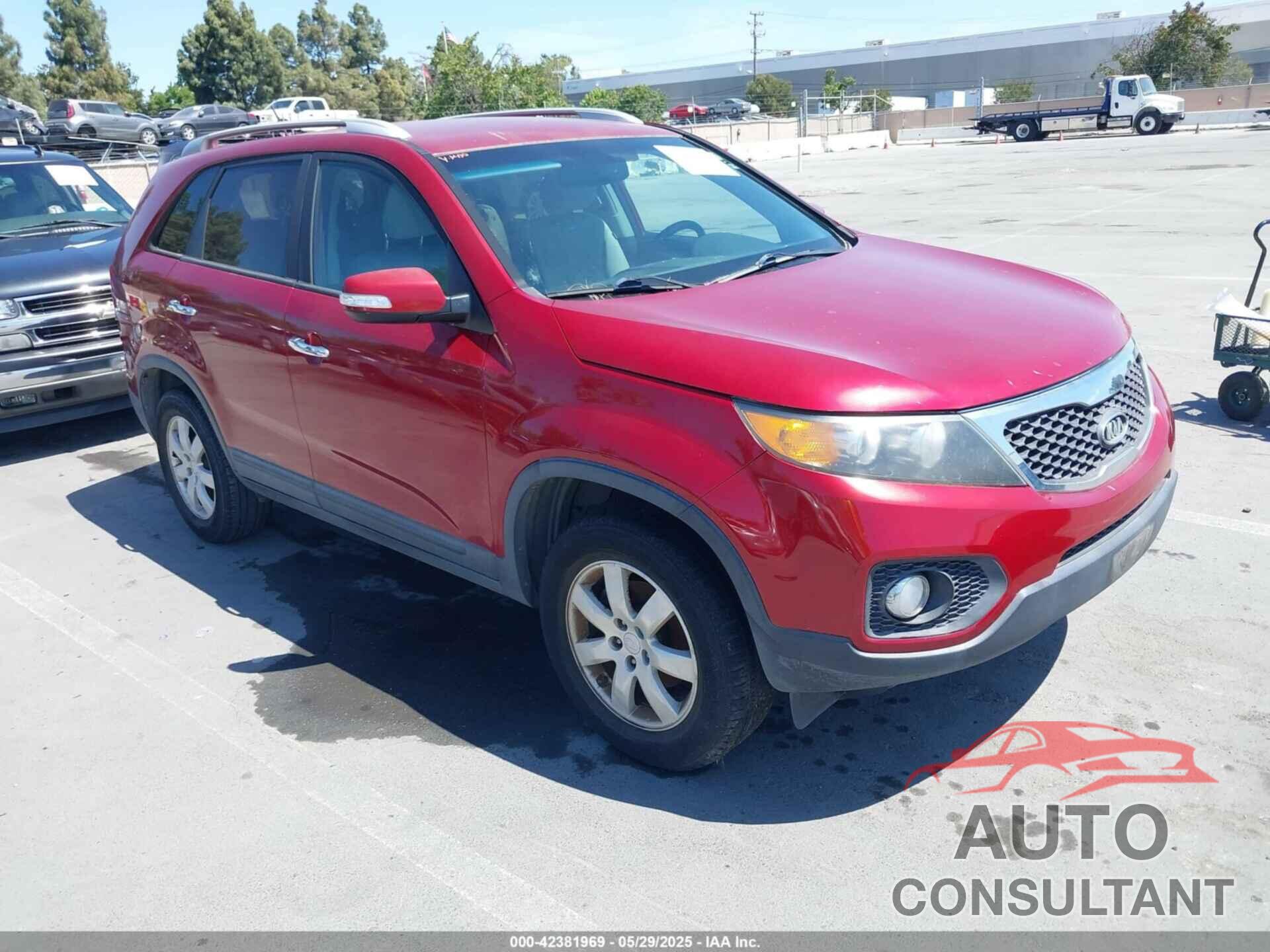 KIA SORENTO 2011 - 5XYKT4A17BG055833