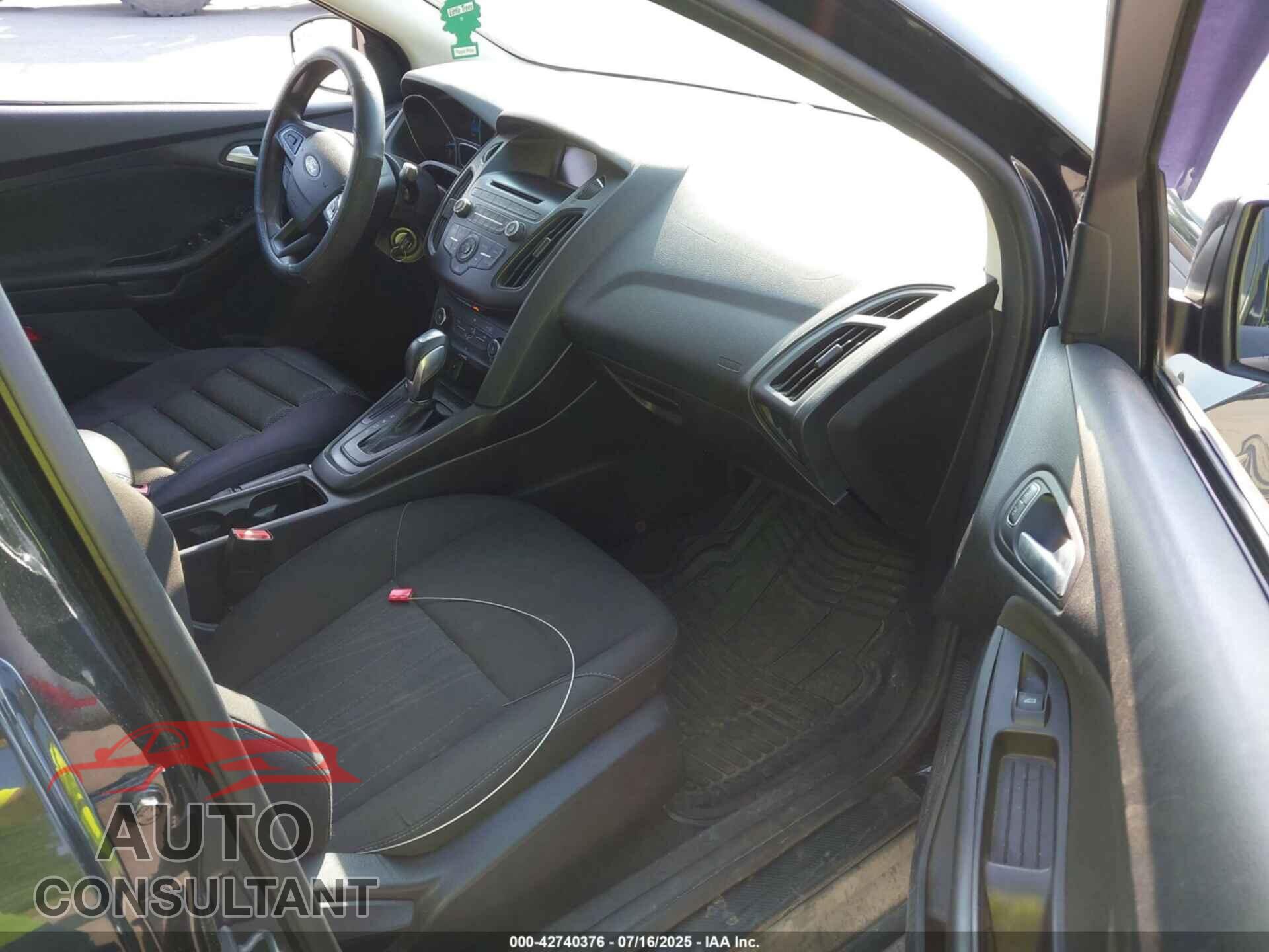 FORD FOCUS 2015 - 1FADP3F25FL205219