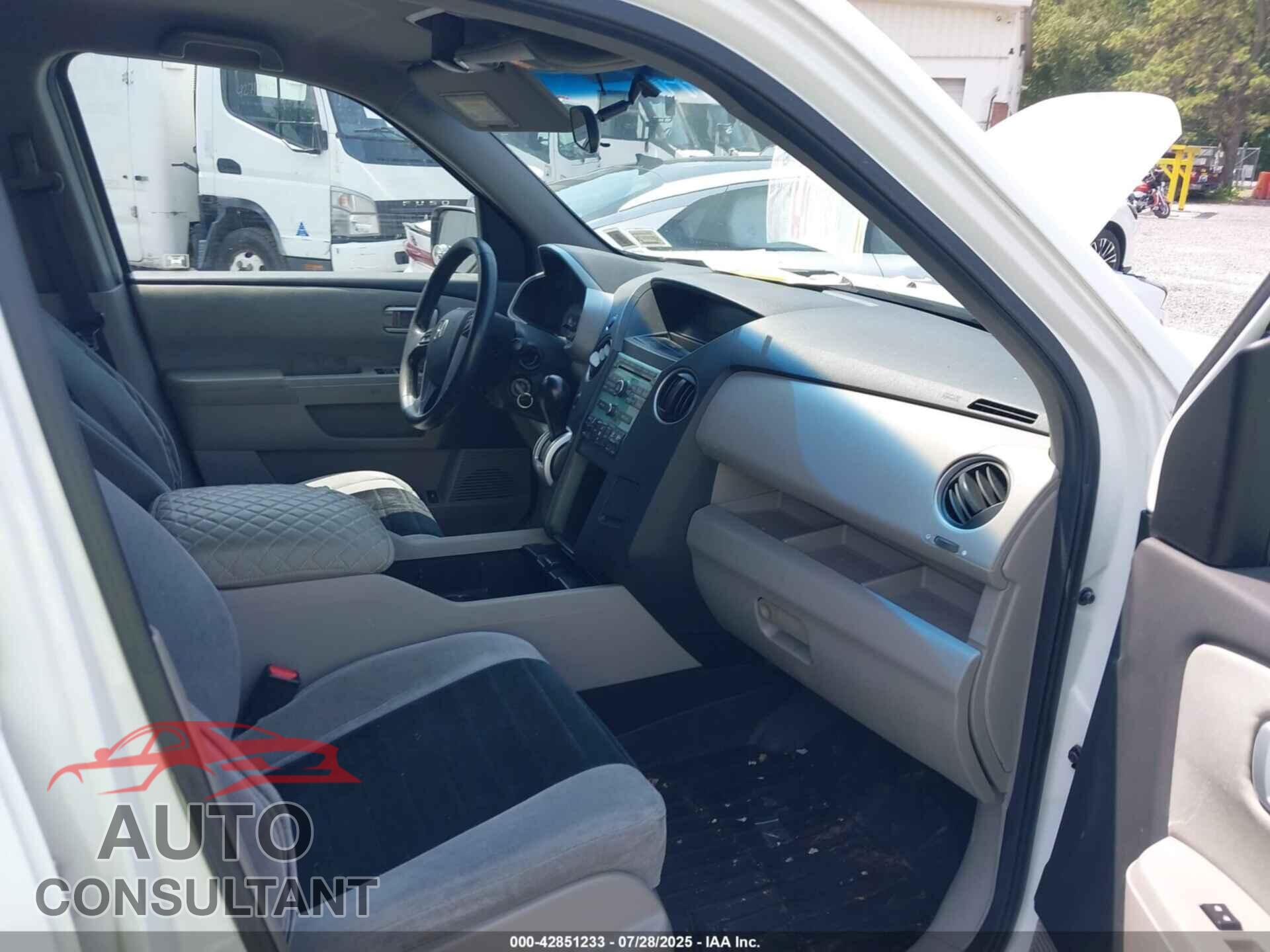 HONDA PILOT 2011 - 5FNYF4H42BB057255